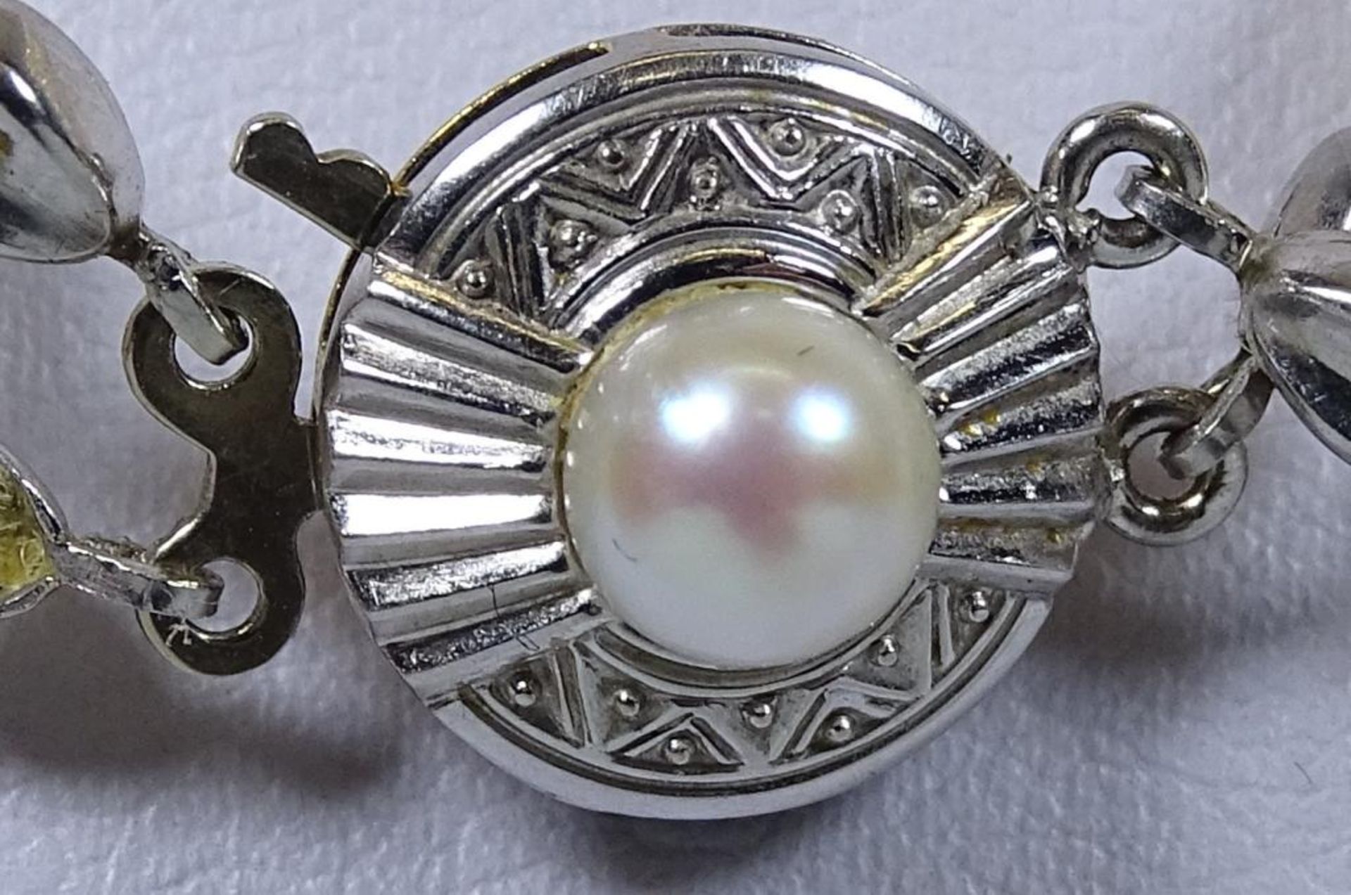 2-Reihige Perlen Halskette mit Bicolor Goldschließe 585/000,ca.L- 47cm,Perlen d- 6,3-6,7m - Bild 2 aus 3