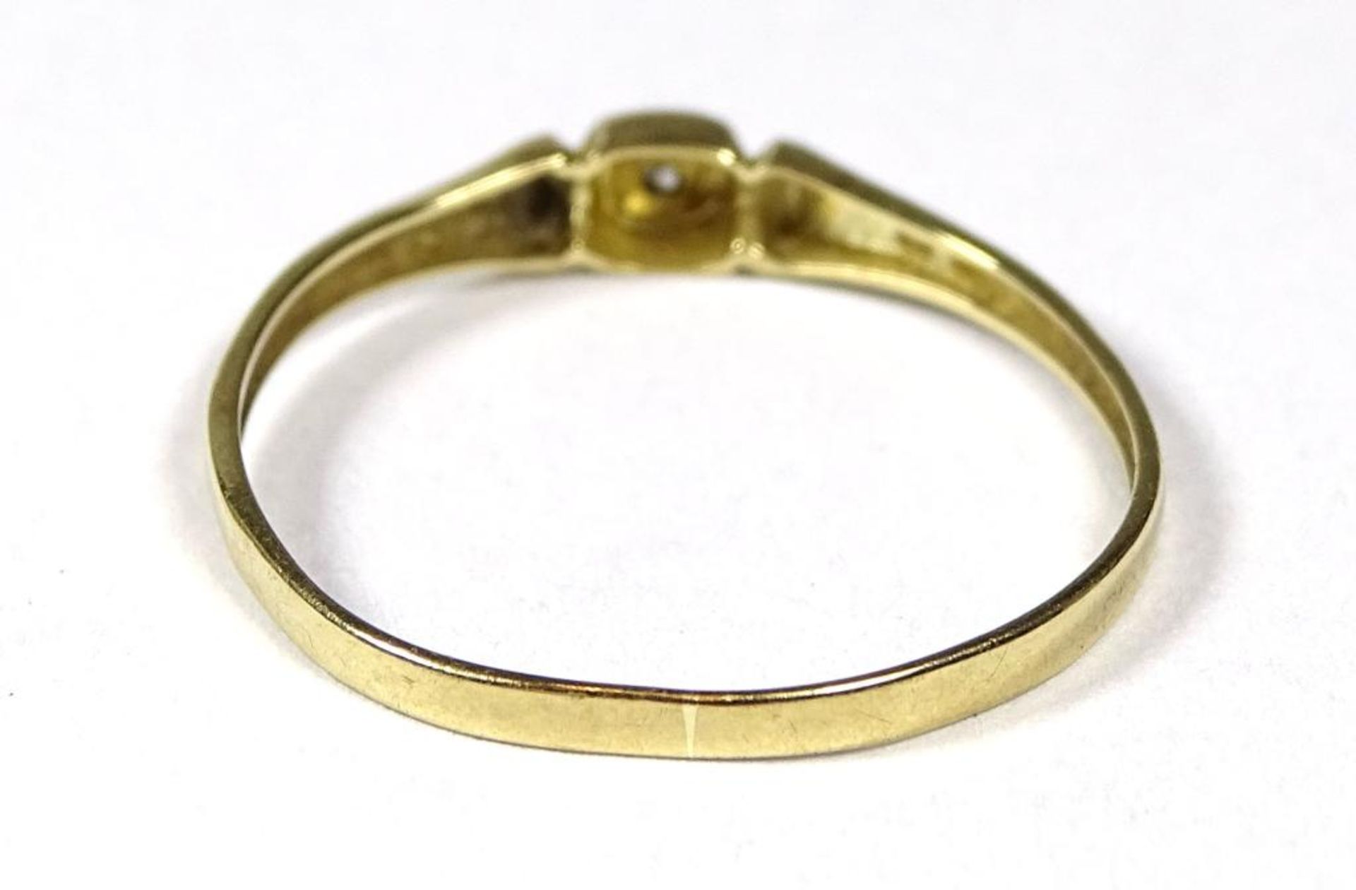 Goldring mit kl.Brillant 0,005ct.,0,57gr.,Schiene leicht verbogen, RG 55 - Bild 3 aus 3