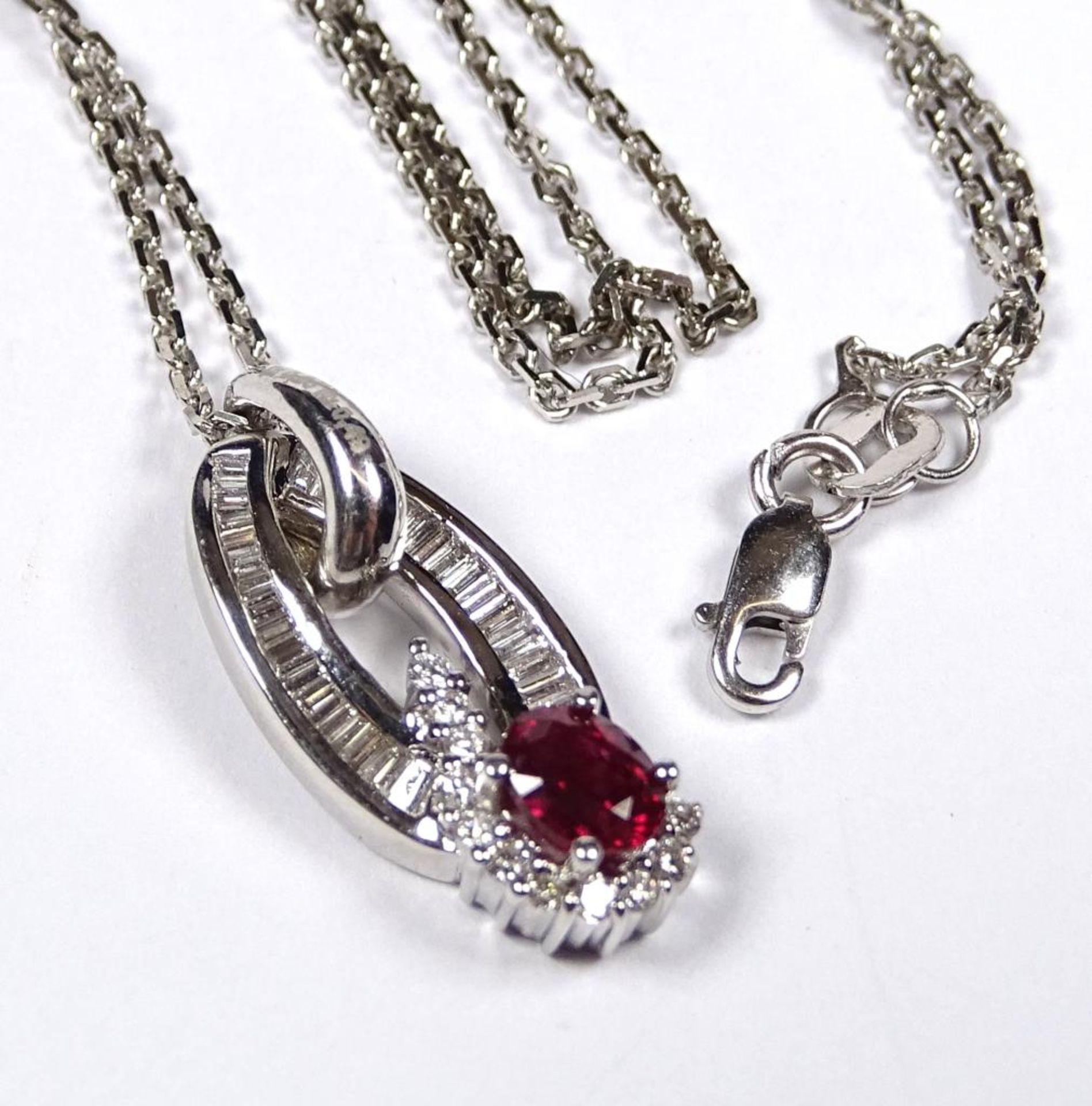 Halskette und Anhänger,Weissgold 750er,Rubin und Diamanten,Kette L-44cm,Anhänger 2,4cm,ges.Gew.6,4g - Bild 3 aus 4