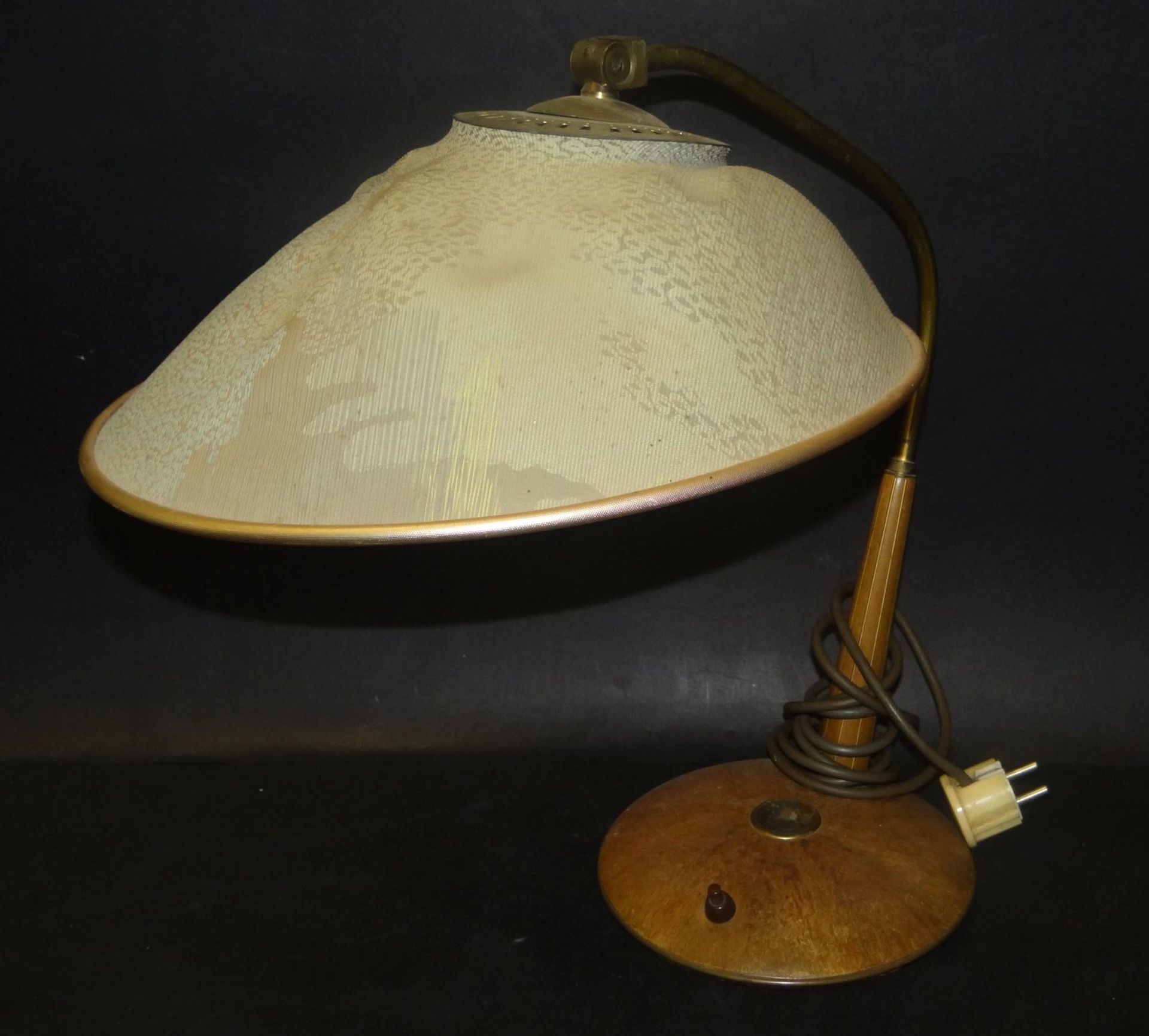 Tischlampe, 50-er Jahre, Holz/Messing, Kunststoffschirm, H-40 cm,