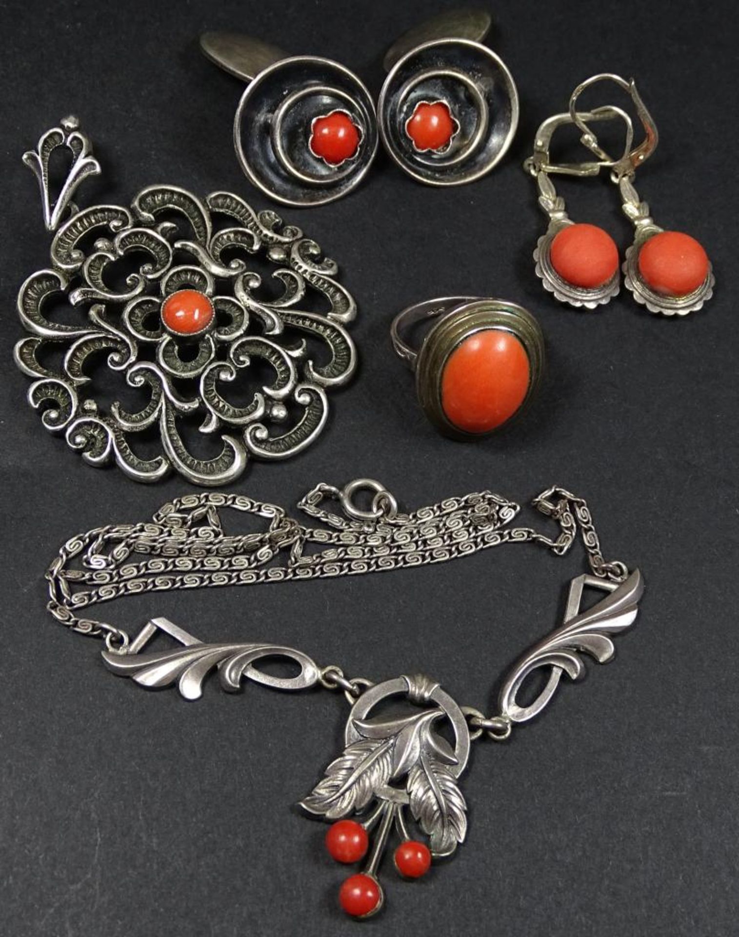 Konvolut Korallen Schmuck,Silber,ges.gew.47,7gr., Anhänger d- 43mm, RG 50, Collier L- 37c