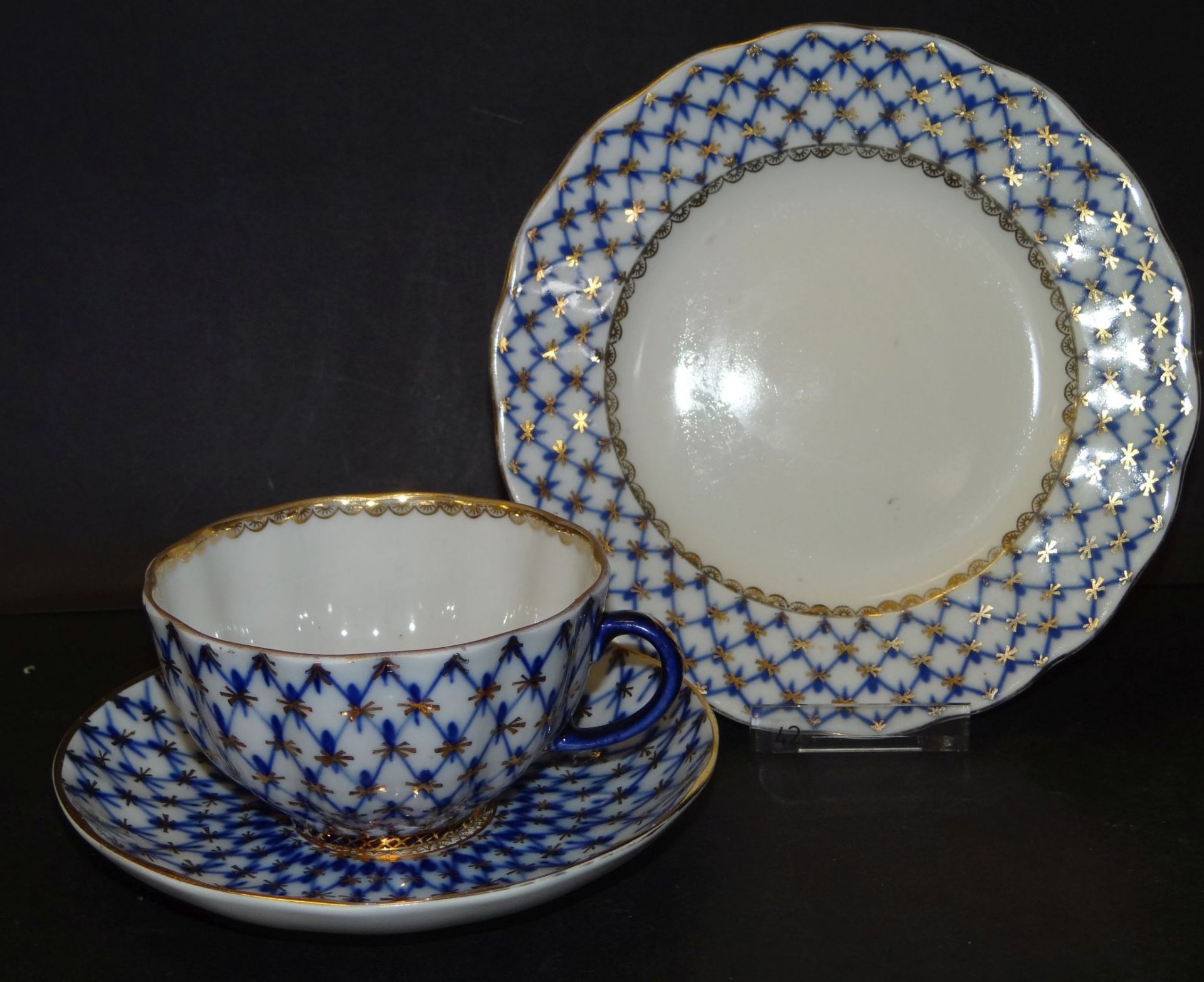 komplettes Gedeck mit grosser Tasse, blaues Netzmuster mit Gold, Lomonossow - Bild 2 aus 4