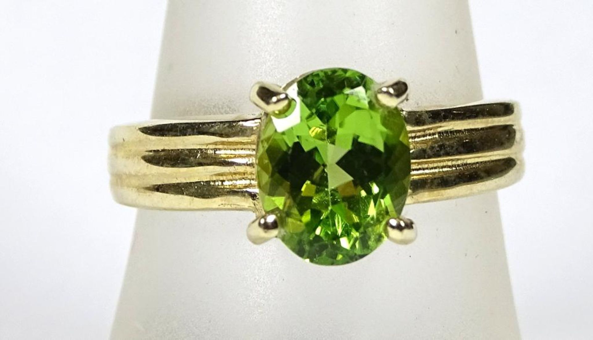 Goldring 375er, Peridot?, 3,65gr., RG 58 - Bild 2 aus 4