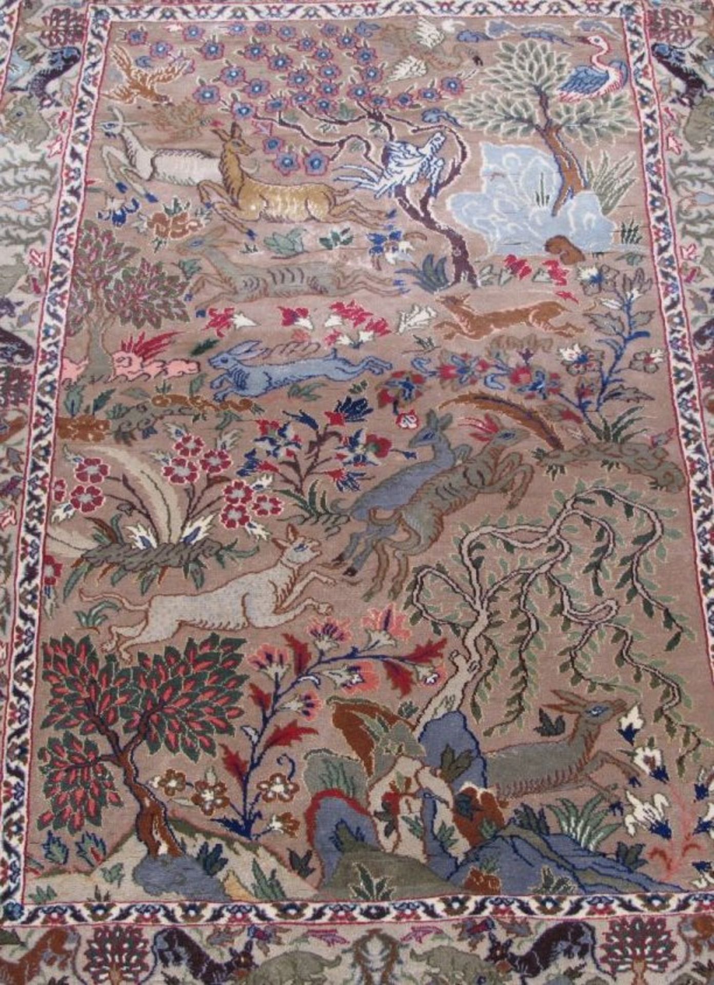 kl. Orient-Teppich mit Wilddarstellungen, 130x95 cm - Bild 2 aus 4