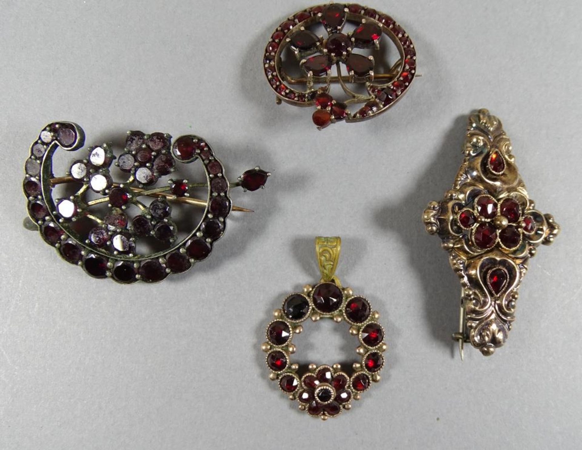 4 Teile Granat Schmuck,Böhmen um 1900,vollständig,Tomback,ges.Gew.14,0g - Bild 2 aus 2