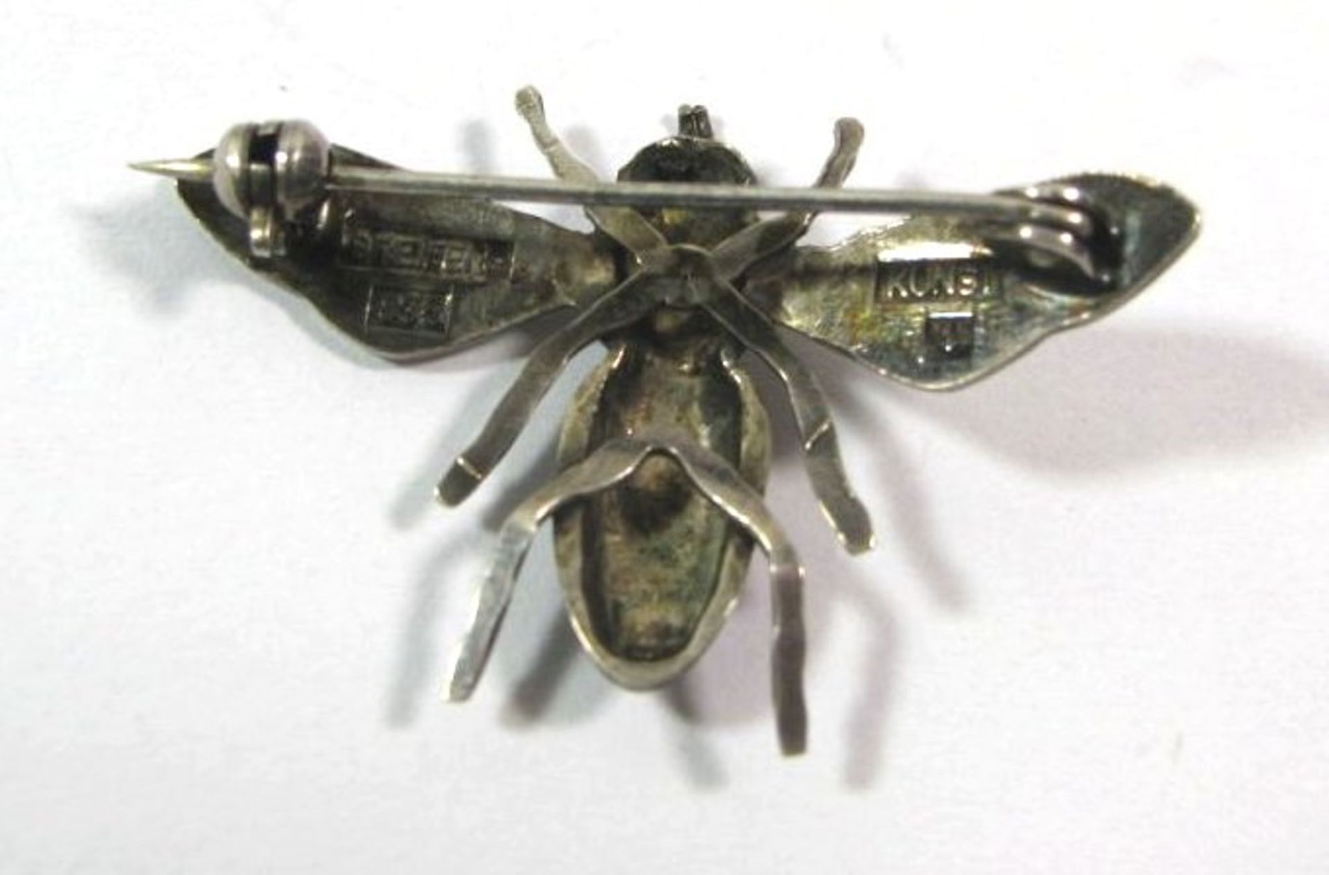 Brosche, Fliegenform, Greifenkunst, 835er Silber, 2,6g, L-2,5cm. - Bild 2 aus 2