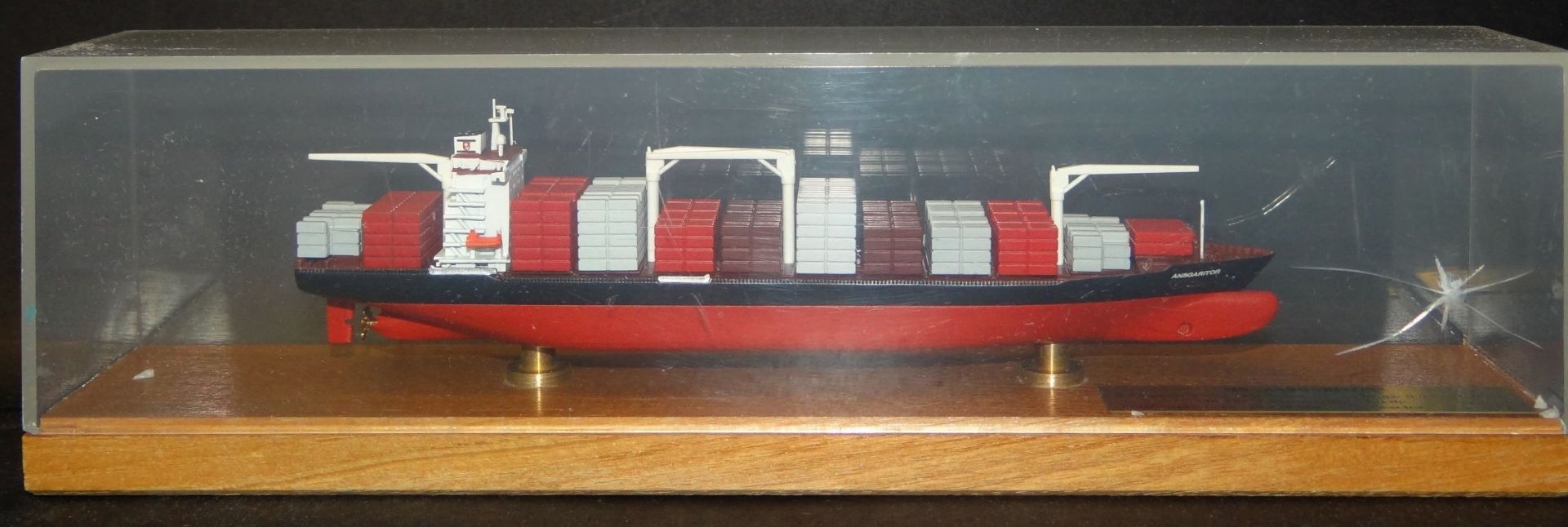 Modell Schiff von Conrad, iHolzboden mit Plexiglas, , dieses mit kl. Loch, H-7 cm, L-25 cm,anbei