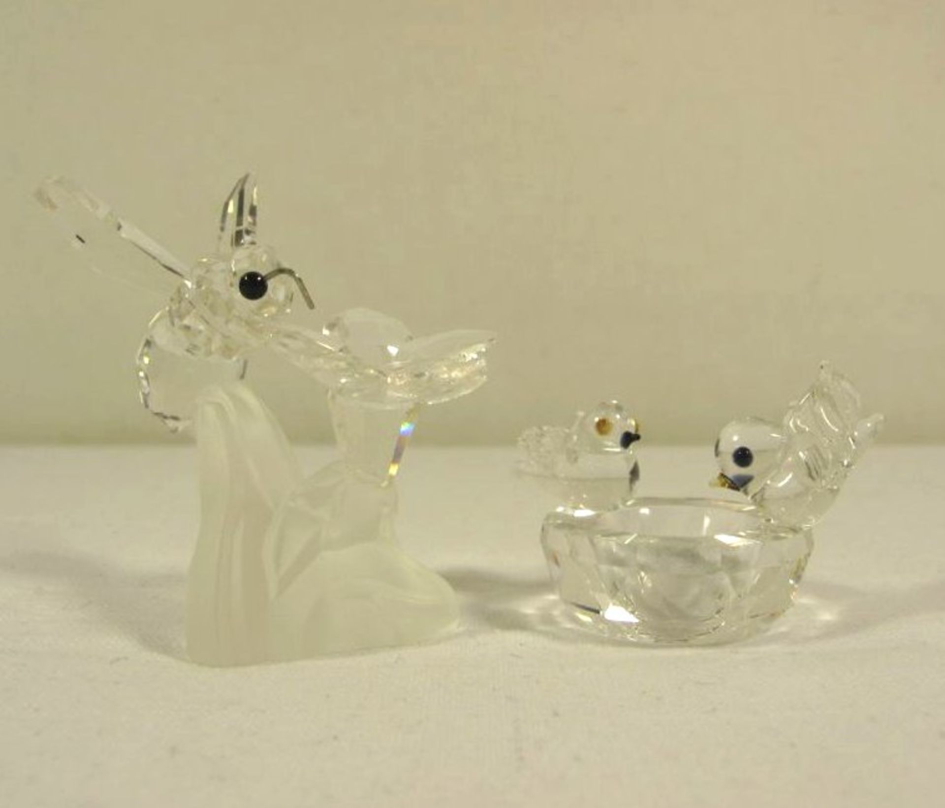 Vogeltränke und Insekt an Blüte, Swarovski, ca. H-5cm