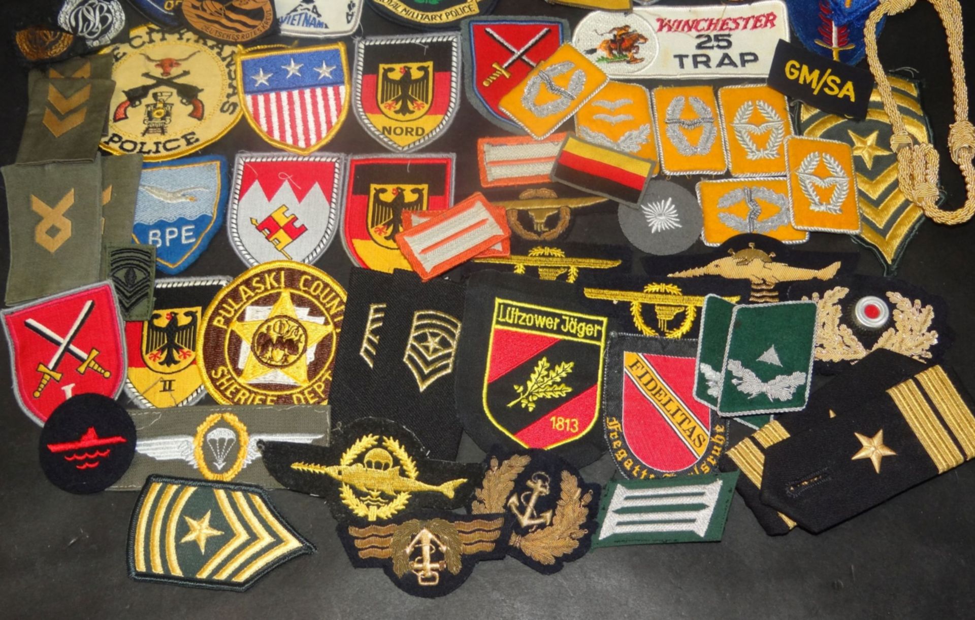 gr. Lot div. Stoffabzeichen, hpts militärisch, Marine, Polizei, viel US - Bild 2 aus 7