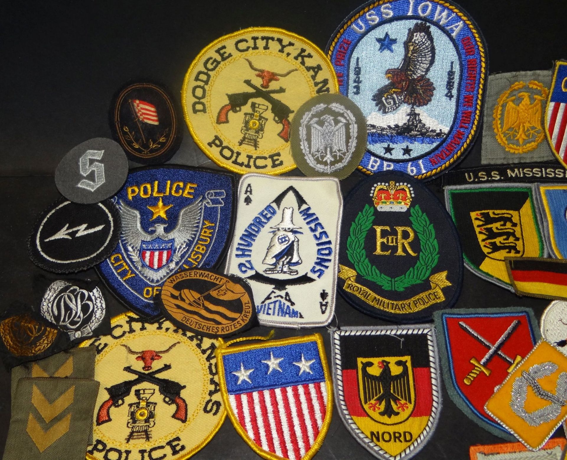 gr. Lot div. Stoffabzeichen, hpts militärisch, Marine, Polizei, viel US - Bild 4 aus 7