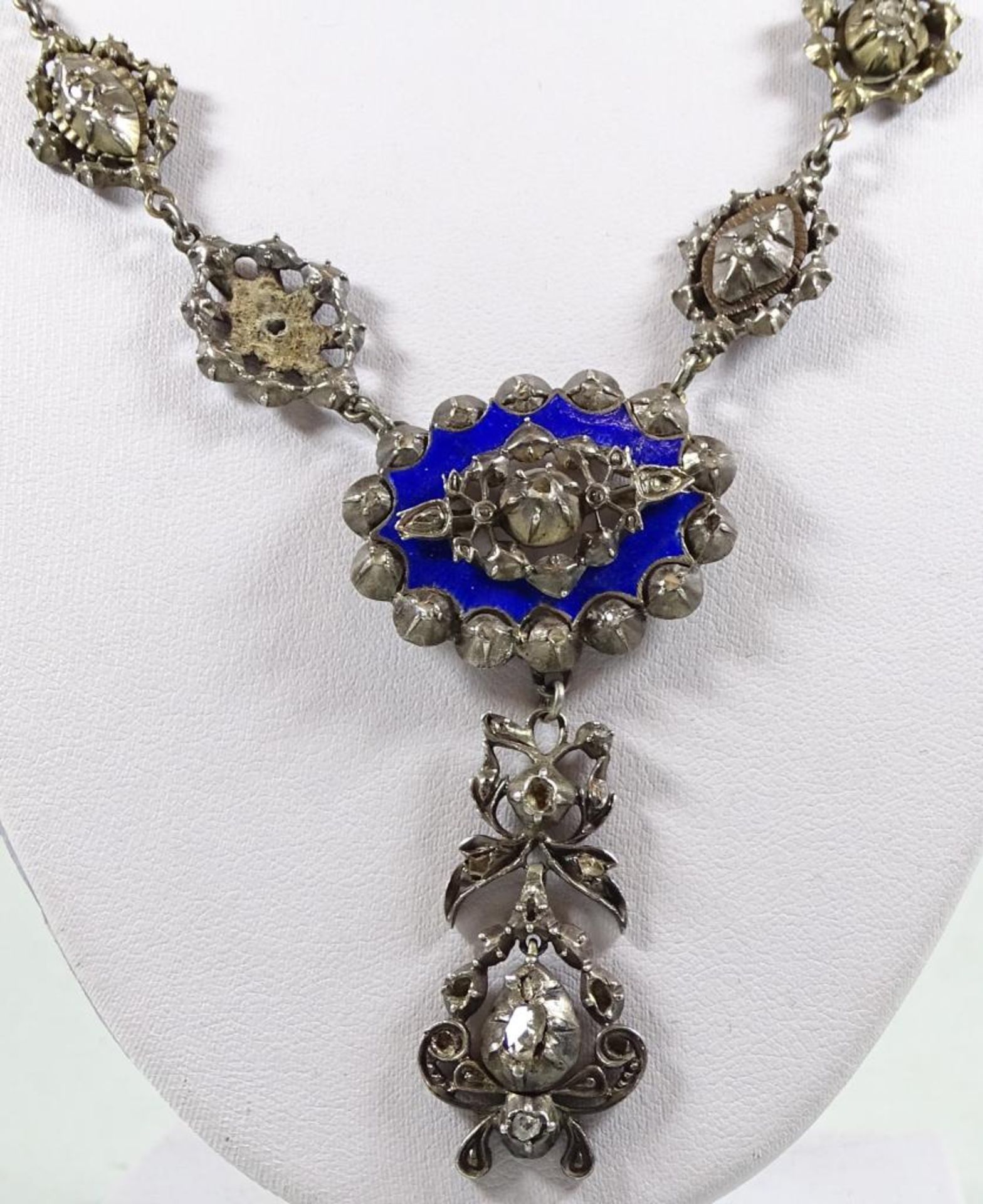 Barock Collier, 17 Jhd.Silber mit blauer Emaille,besetzt mit zahlreichen Diamantrosen, ein - Bild 3 aus 8