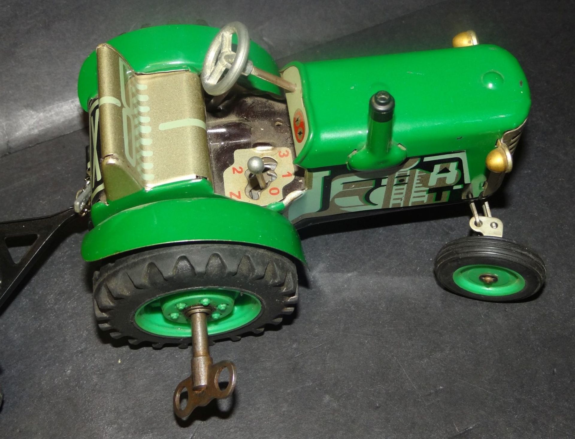 Blechtraktor "Zetor" mit Anhänger, 2 Anwendungen, L-Traktor 15 cm, guter Zustand, Schlüsselwerk lä - Bild 3 aus 6