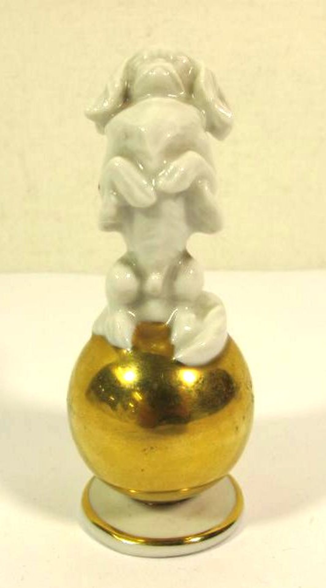 Hund auf Gold-Kugel, Rosenthal, Kunstabteilung Bahnhof-Selb, Entw. Theodor Kärner um 1933-34, Mod.