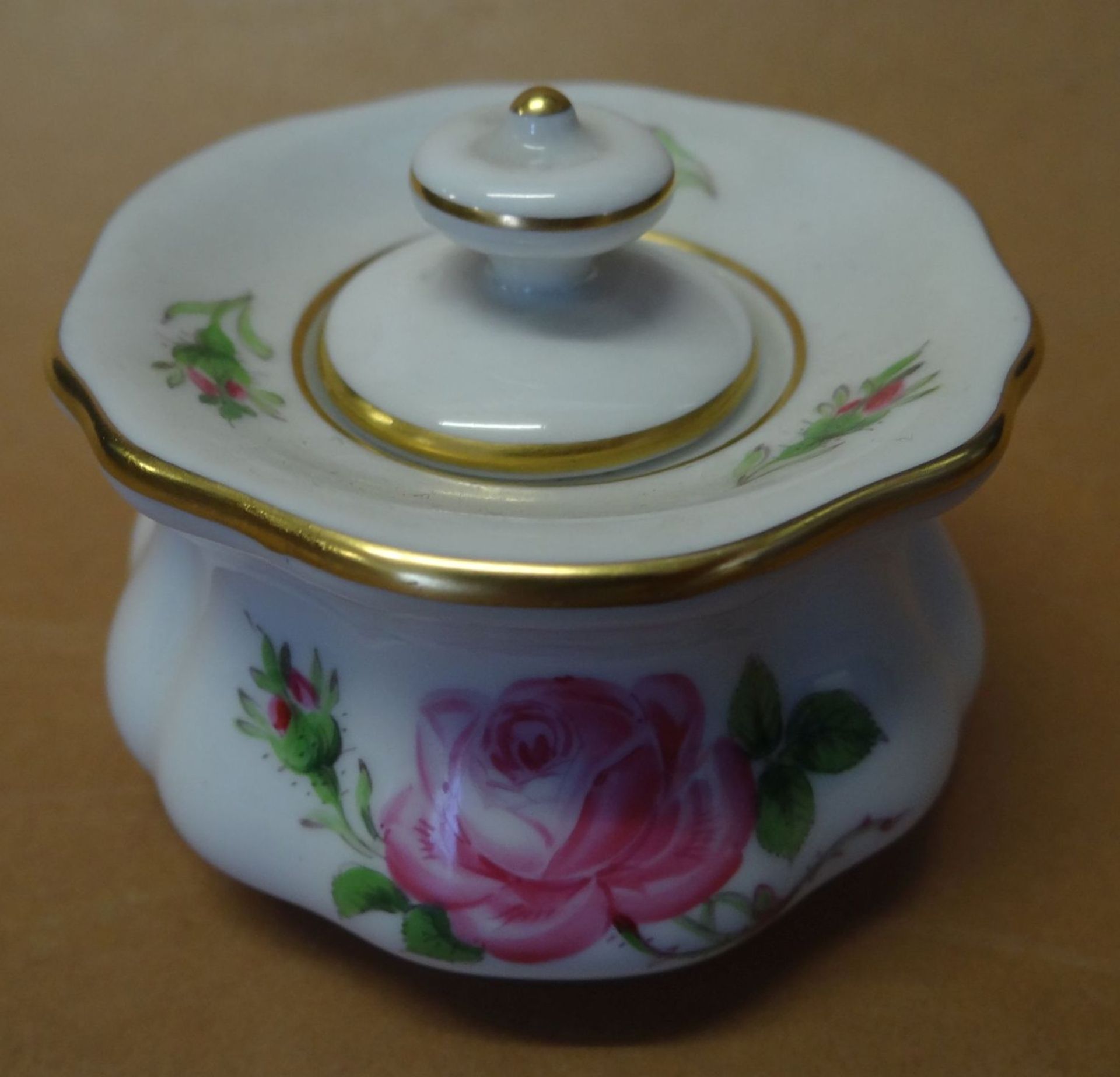 Tintenfass "Meissen" rote Rose. Schleifstriche, H-5,5 cm