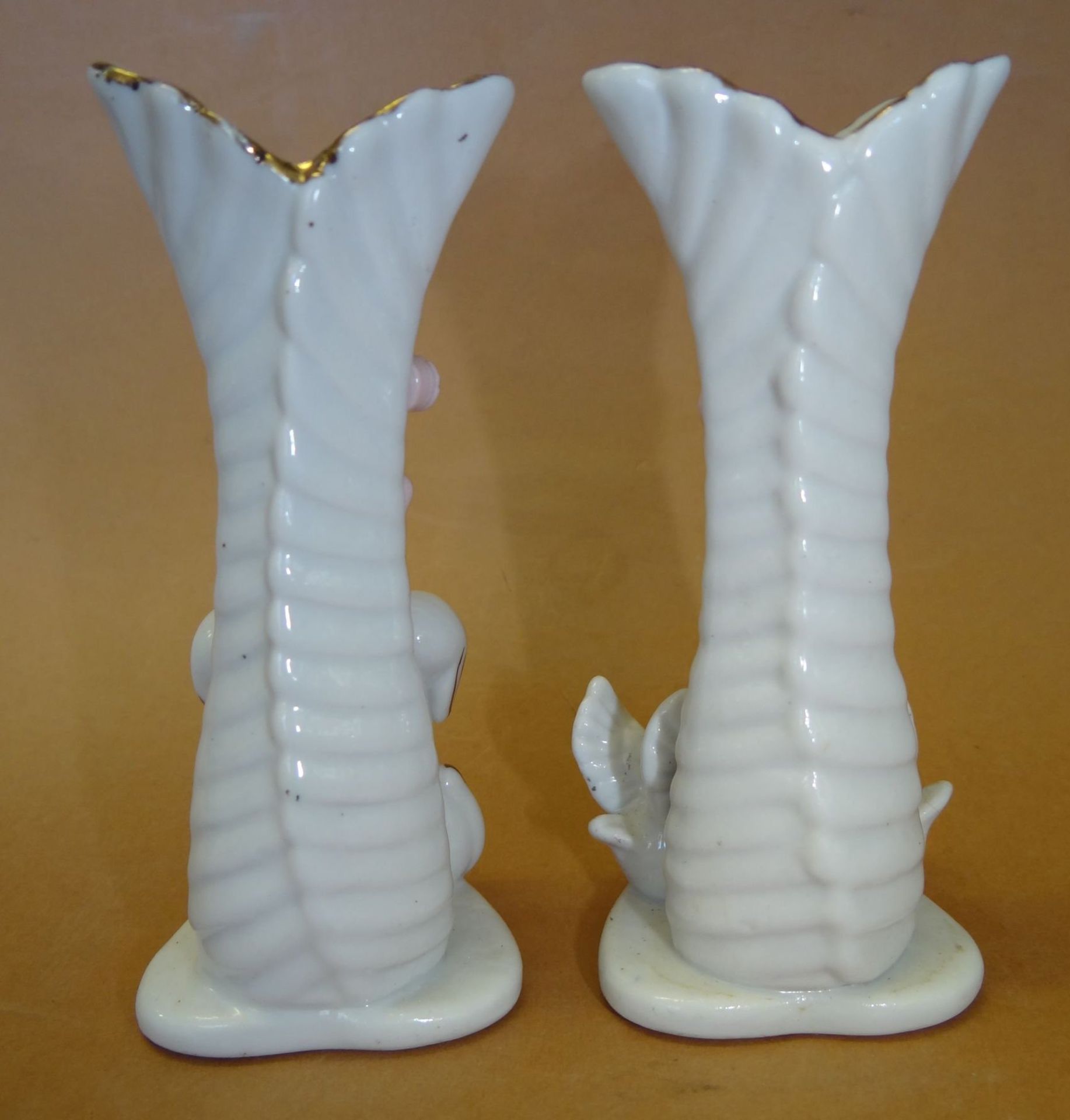 Paar kl. Nippes-Vasen mit Enten und Hunden, H-11 cm - Bild 3 aus 5