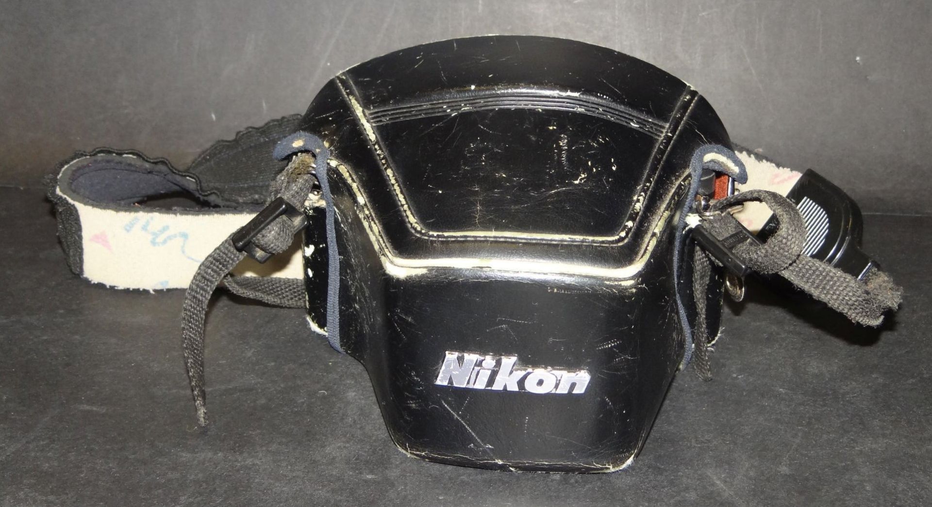 Spiegelreflexkamera "Nikon FG 20" in Tasche, Alters-u. Gebrauchsspuren, Nikon Objektiv - Bild 3 aus 5