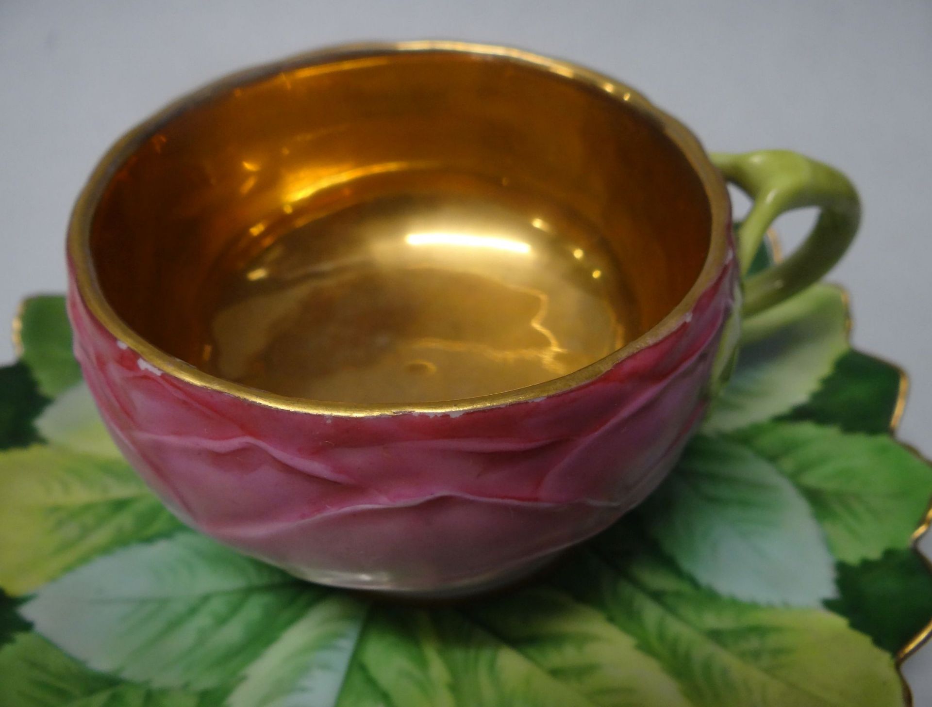 Jugendstil-Teetasse mit U.T., Karlsbad, Blattdekor, am Stand Rand minimalster Abplatzer, - Bild 6 aus 6