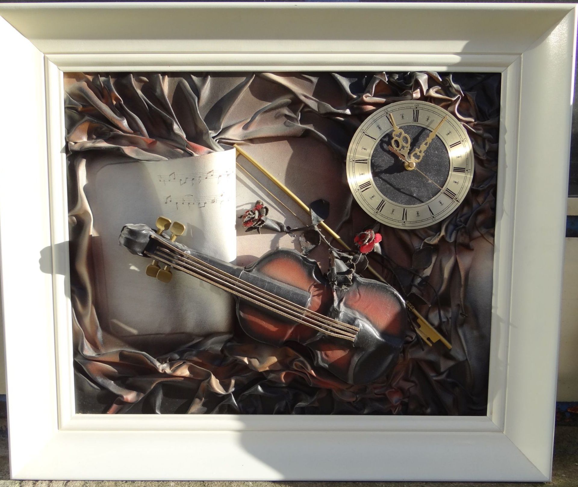 Bilderuhr mit Collage, Batteriewerk, gerahmt, RG 57x66 cm - Bild 2 aus 3