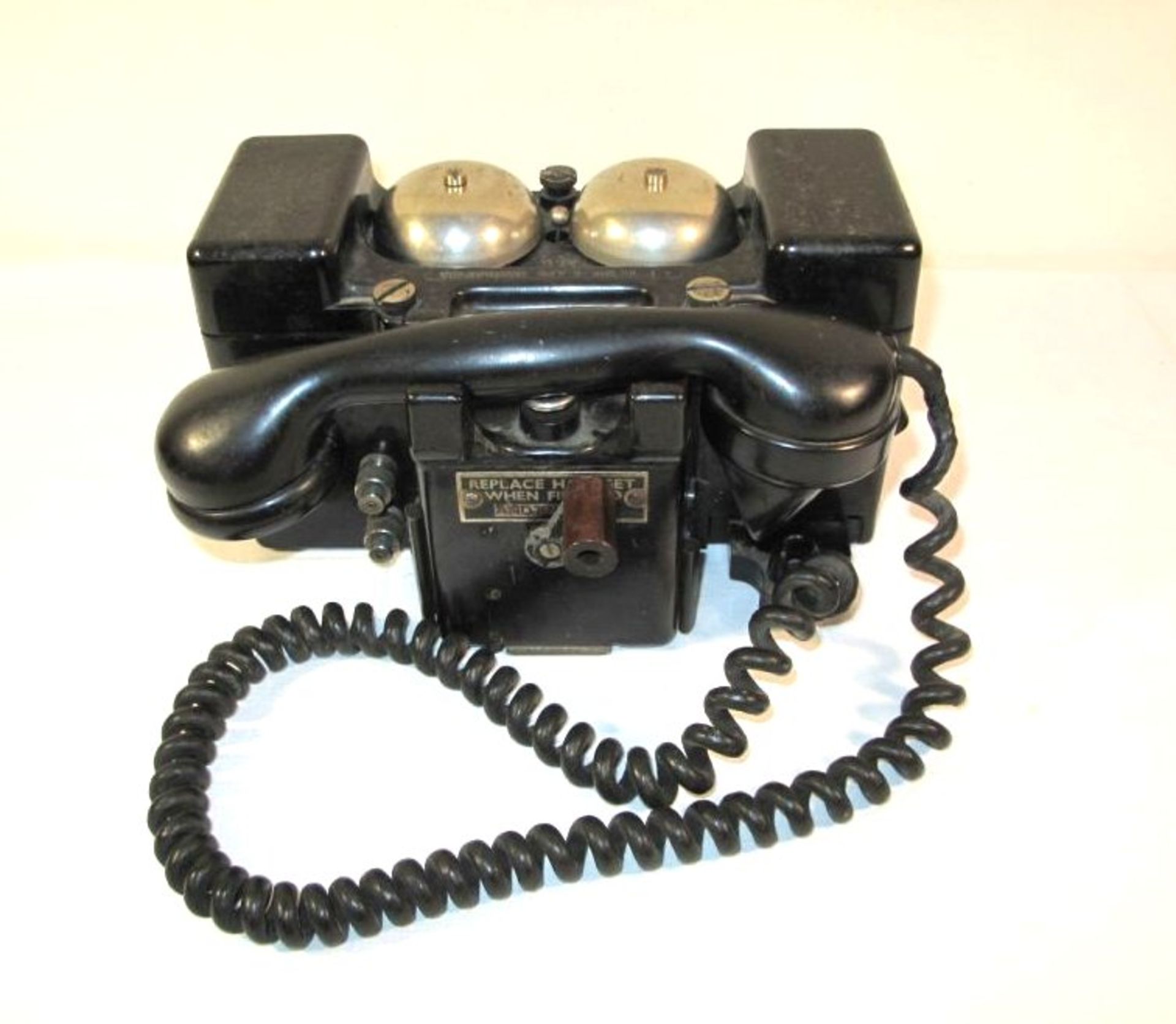 Feldtelefon, wohl England, Telephone Set "F" MK II, Funktion nicht geprüft, H-14,5cm B-25cm.