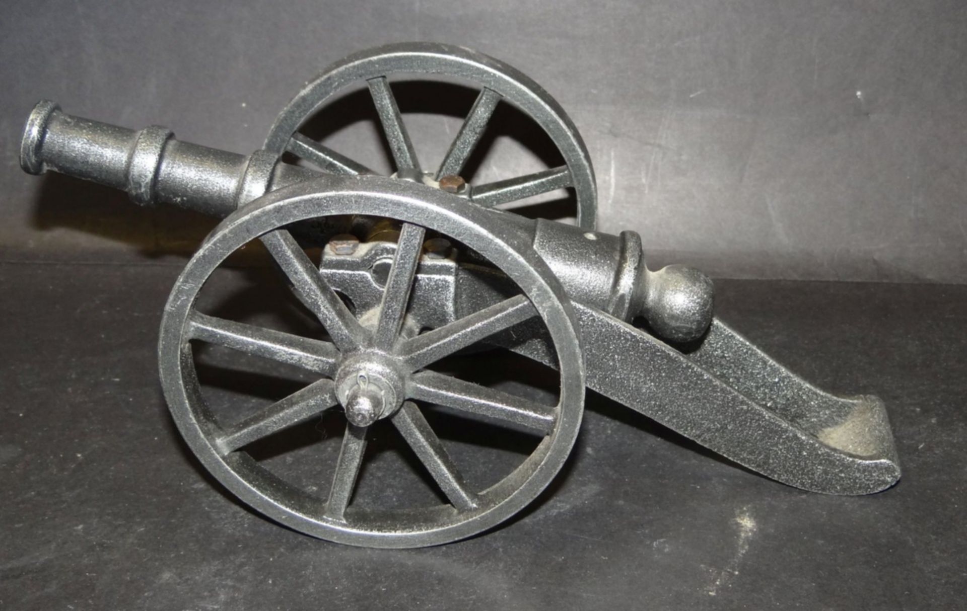 grosse Zinn- und kleine Messingkanone, H-6 und 11 cm, L-14 und 25 cm