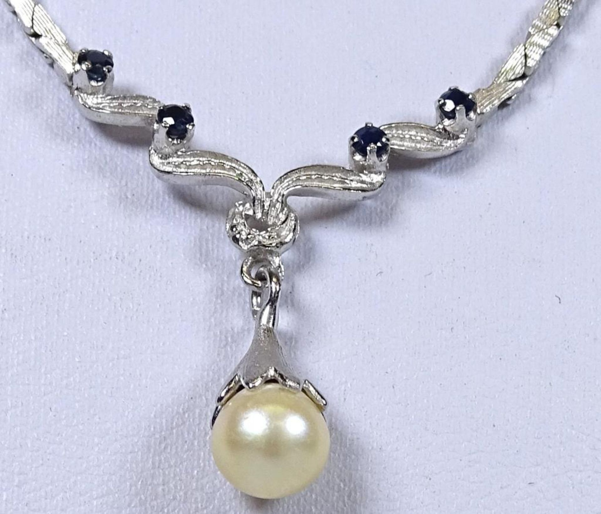 Weißgold Collier -333- mit Perle und Saphire,ca.L- 38cm, 10,2gr. Perle d- 7,0m - Bild 2 aus 3