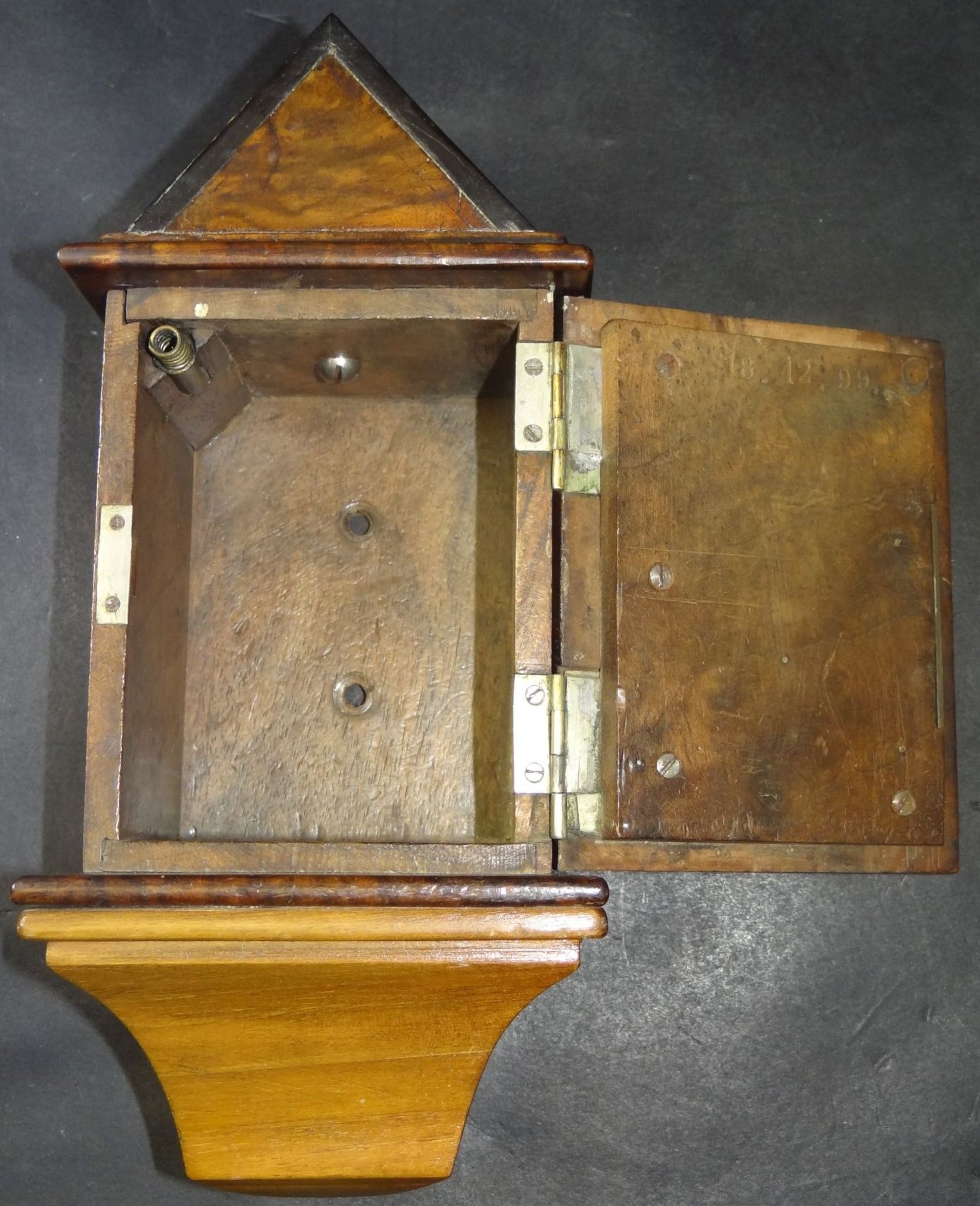 kl. Biedermeier-Wandschrank mit Geheimfeder, H-26 cm, B-12 cm, T-9 cm, in der Tür datiert 18.12.( - Bild 5 aus 6