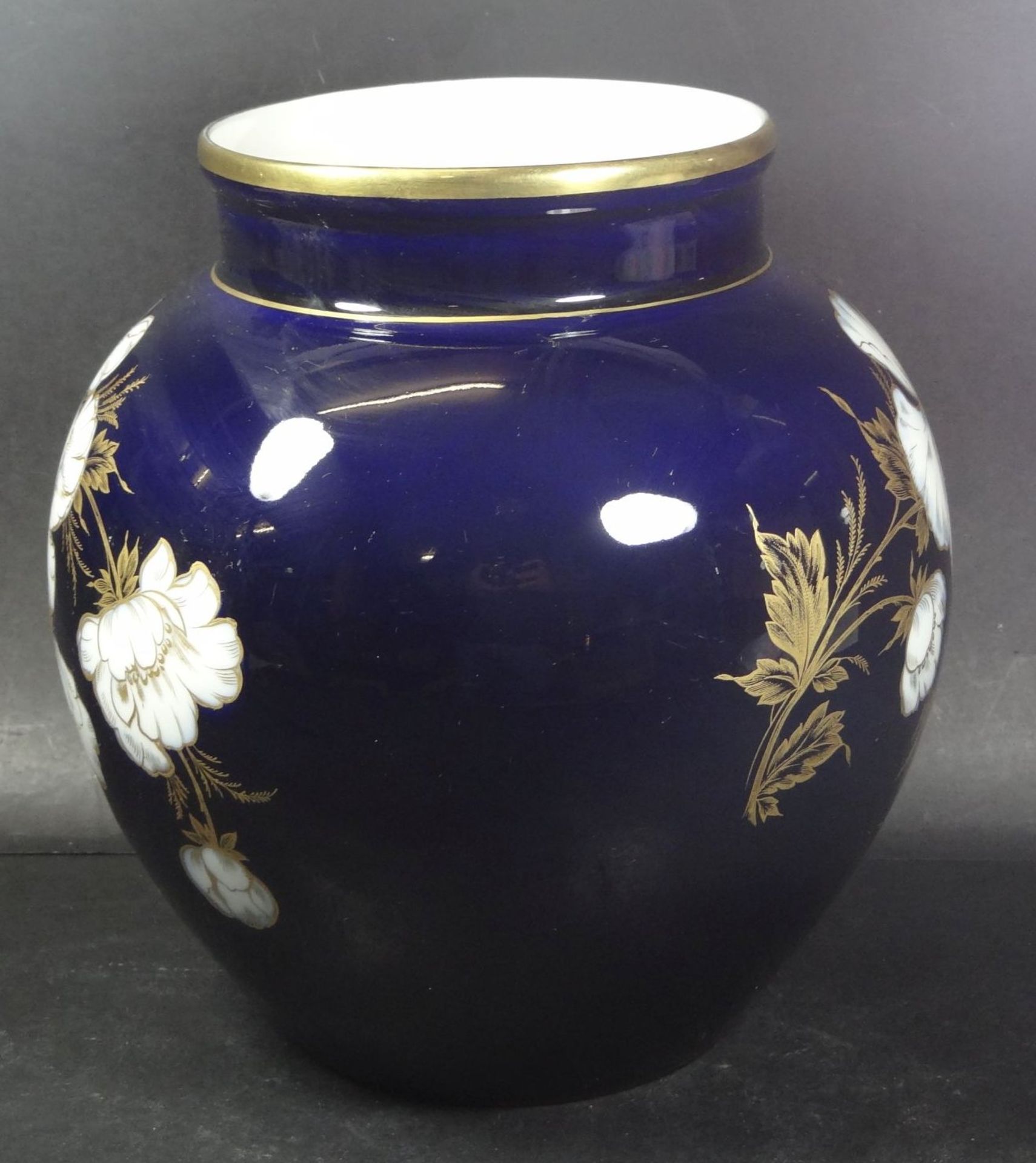 grosse, bauchige Vase "Hutschenreuther" kobalt mit Blumen, H-23 cm, D-21 cm - Bild 2 aus 4