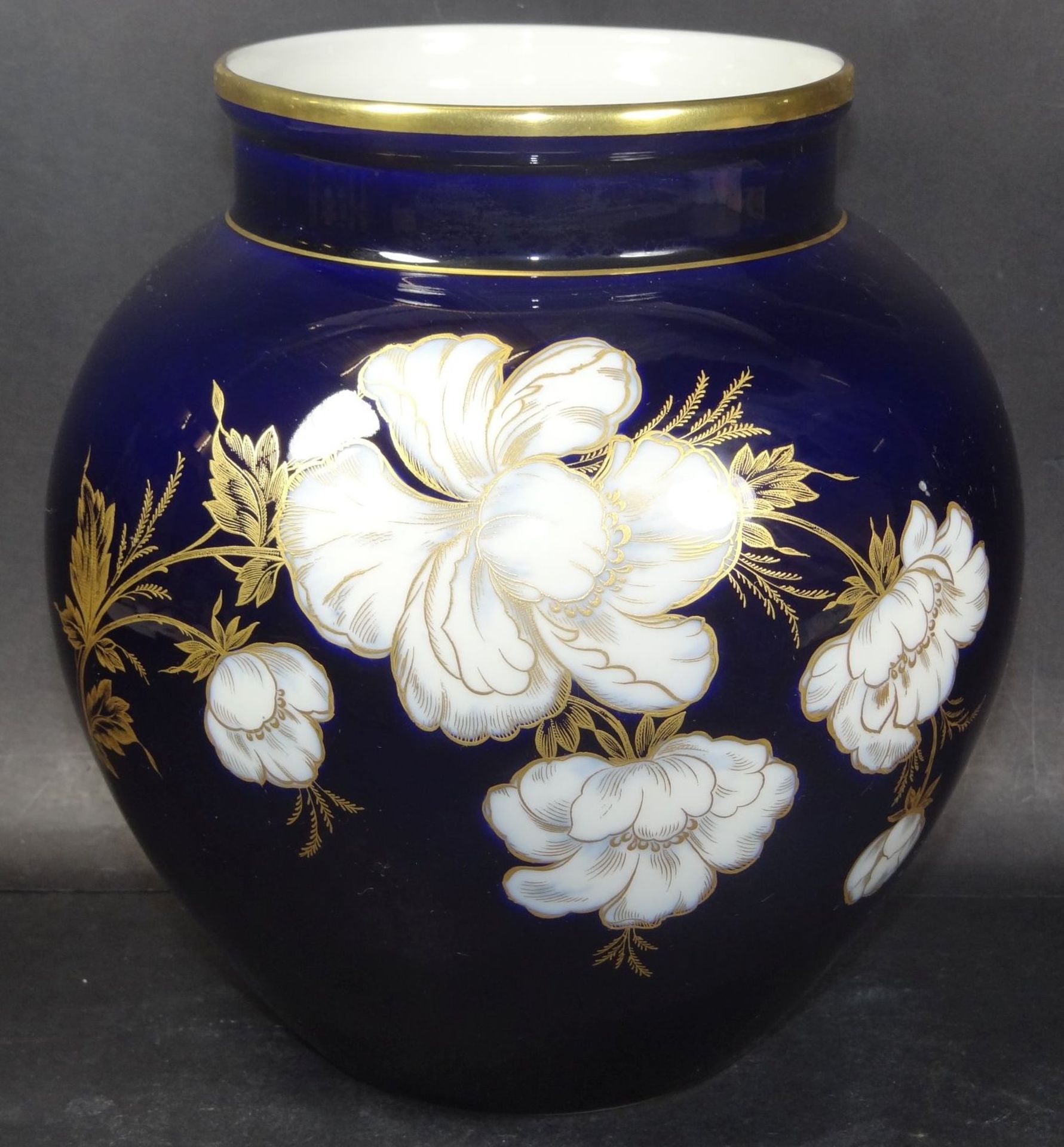 grosse, bauchige Vase "Hutschenreuther" kobalt mit Blumen, H-23 cm, D-21 cm