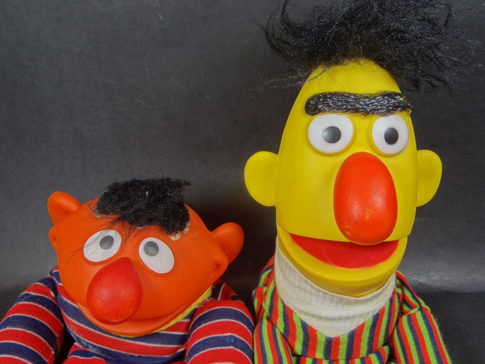 2 Handpuppen, Ernie und Bert, kunststoff, L-20 cm ohne Kleidung - Bild 2 aus 3