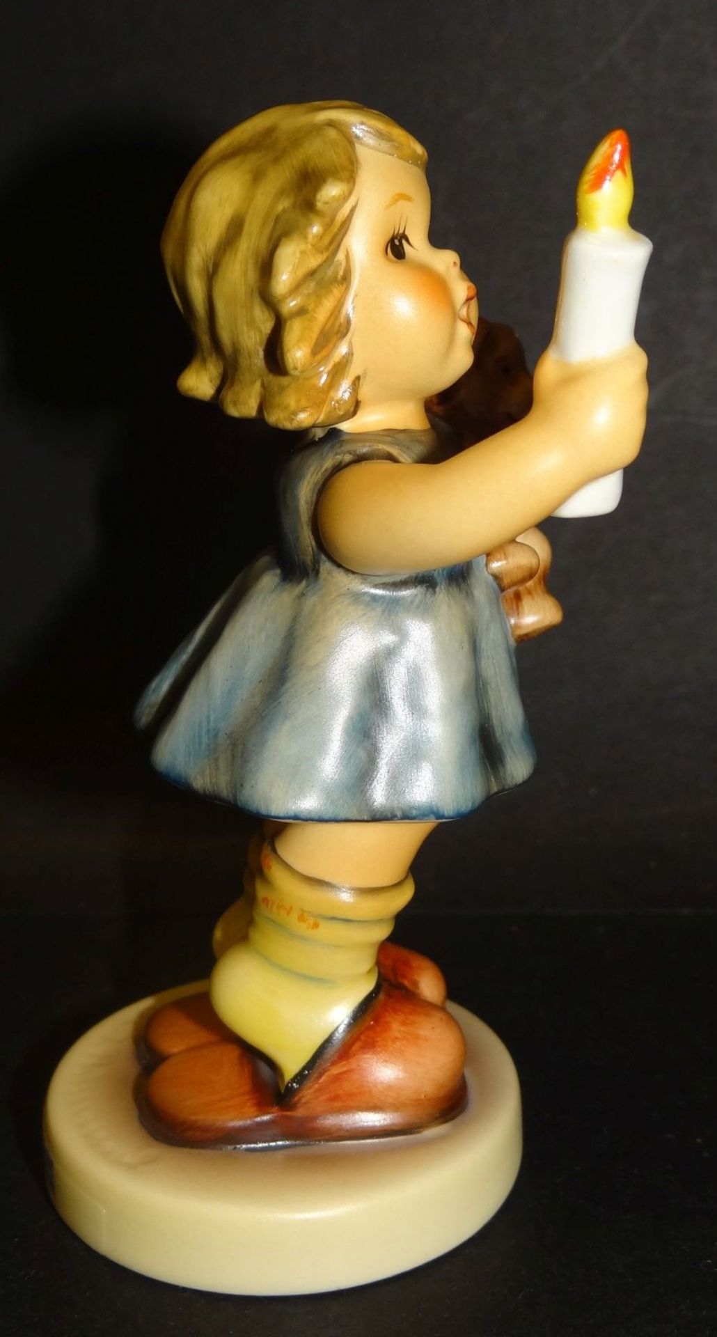 Hummel-Figur "Ich mach Licht" in orig. Karton, bemalt, H-11 cm, gut erhalten - Bild 5 aus 8