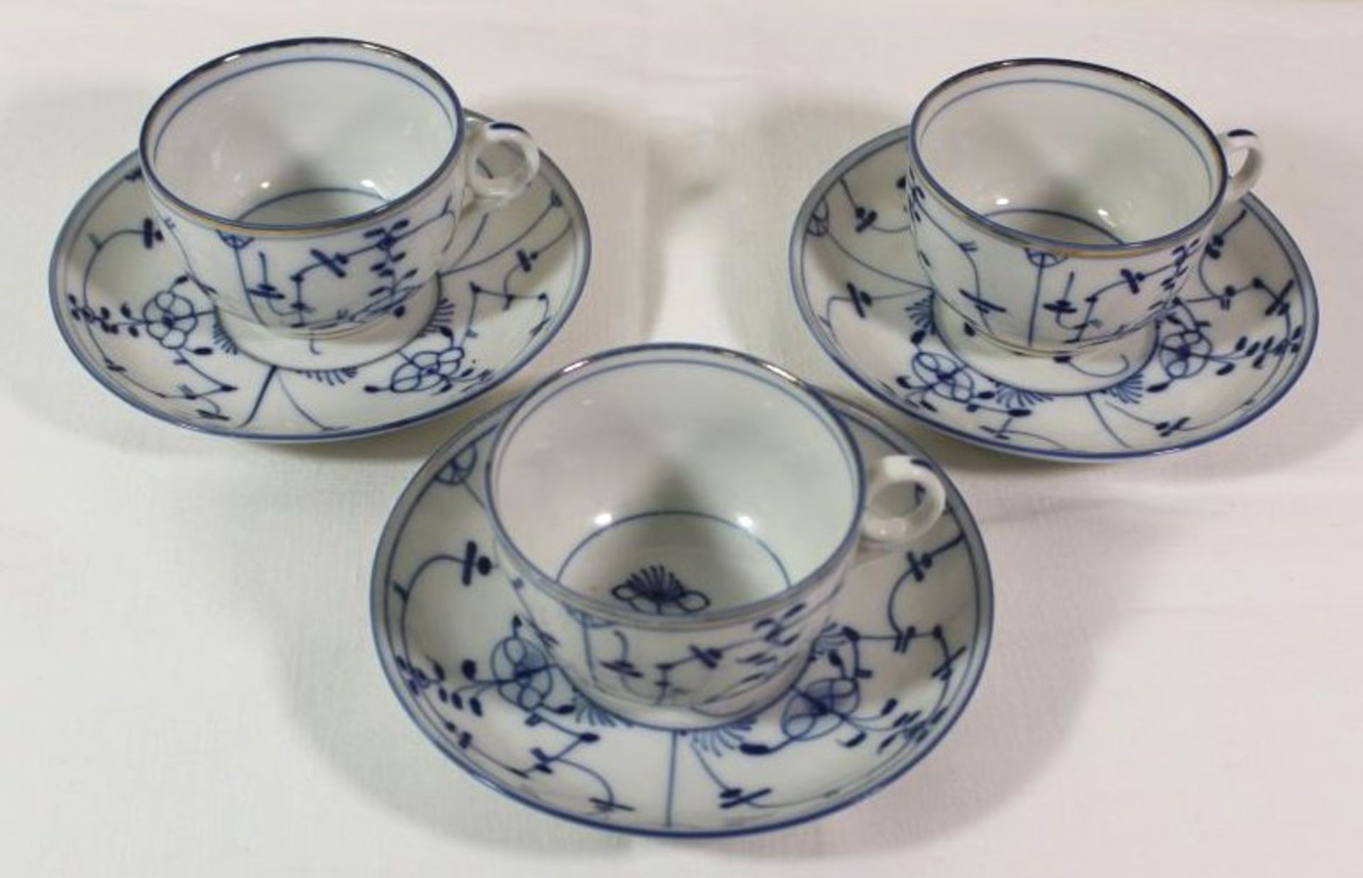 3x Teetassen mit U.T., um 1900, Strohblumen, gemarkt, 1x Tasse mit starkem Altriss(Loch), Tasse H-