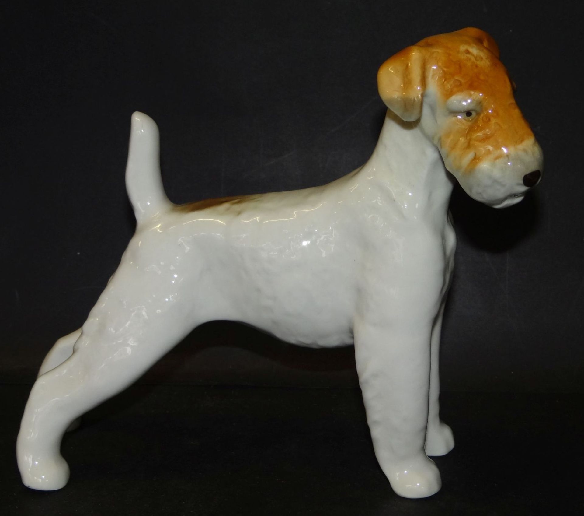 stehender Hund "Lomonossow" St. Petersburg, bemalt, H-17 cm, L-19 cm