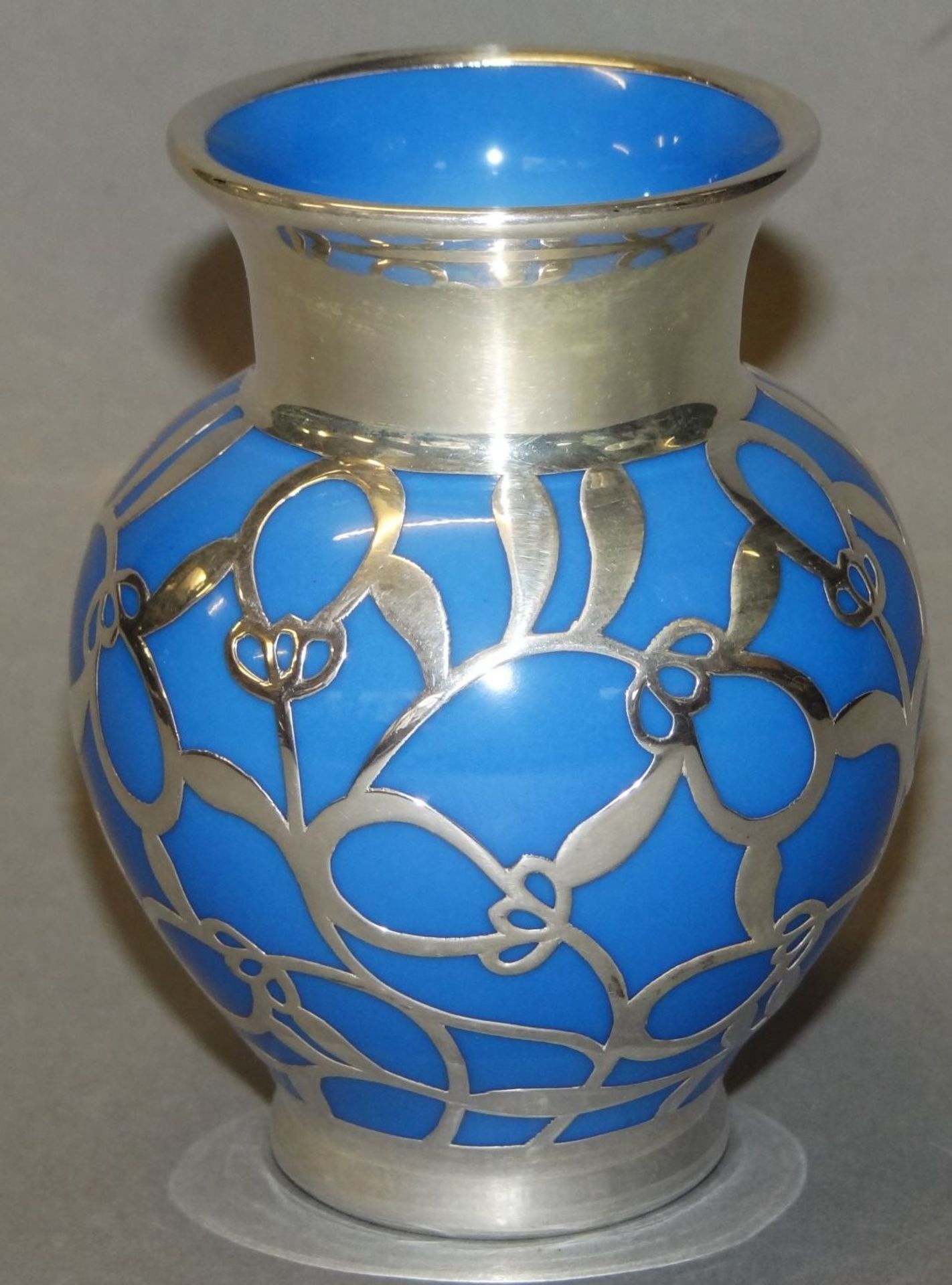 blaue Vase mit Feinsilber-1000- Overlay "Thomas", H-9 cm