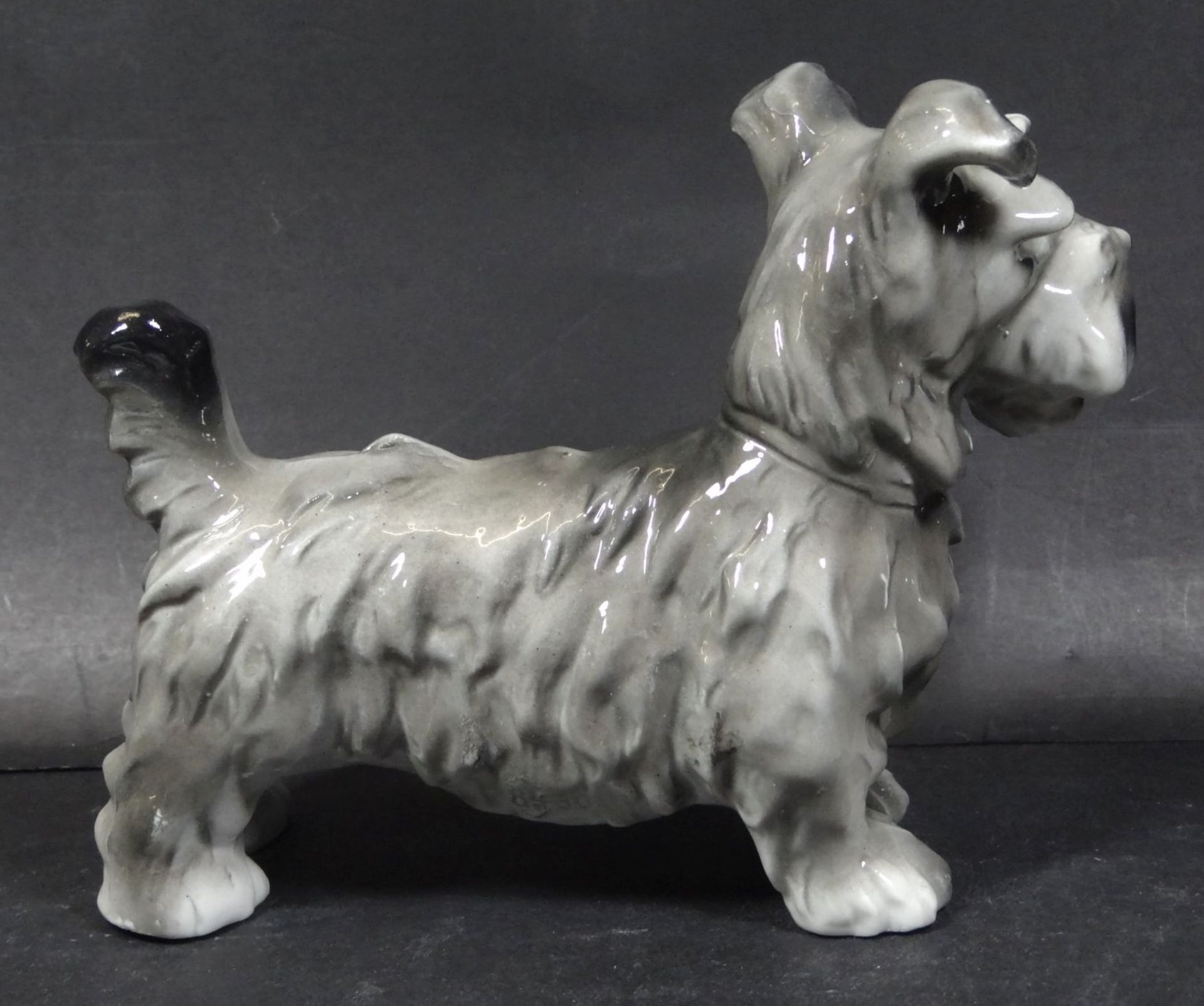 grosser Schnauzer, undeutl. grün gemarkt, H-13 cm, L-17 c - Bild 2 aus 6