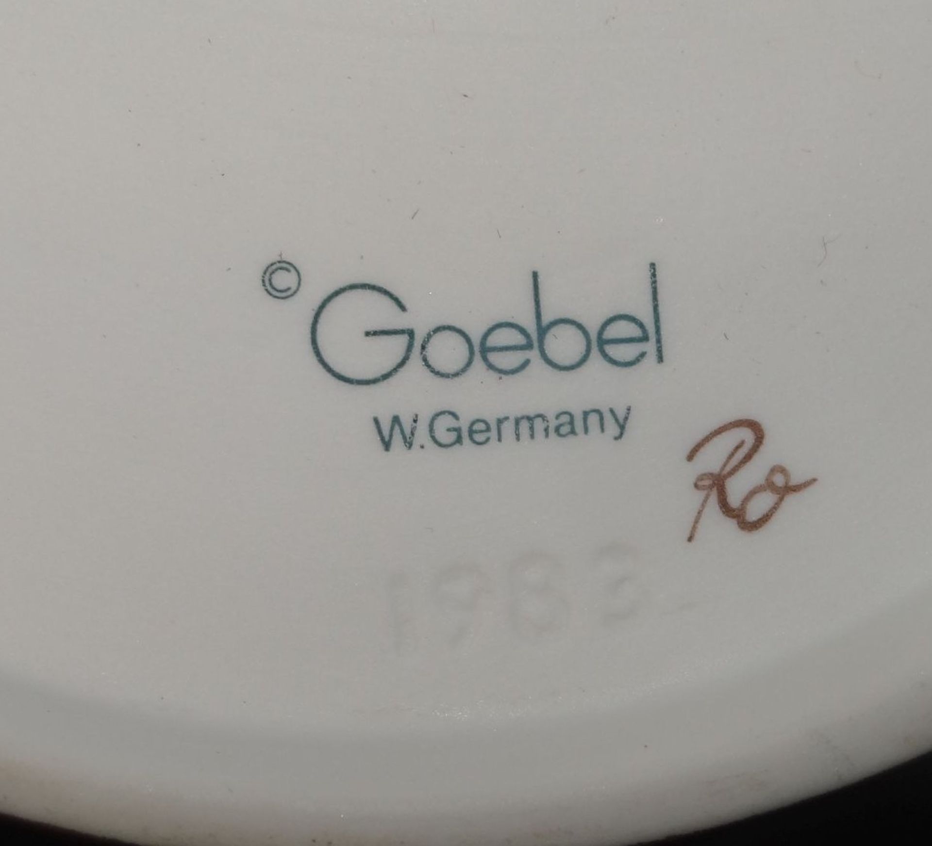 Goebel-Figur "Tänzerin" sign. G.Bochmann, 1983, bemalt, kl. Finger bestossen, H-30 c - Bild 9 aus 9