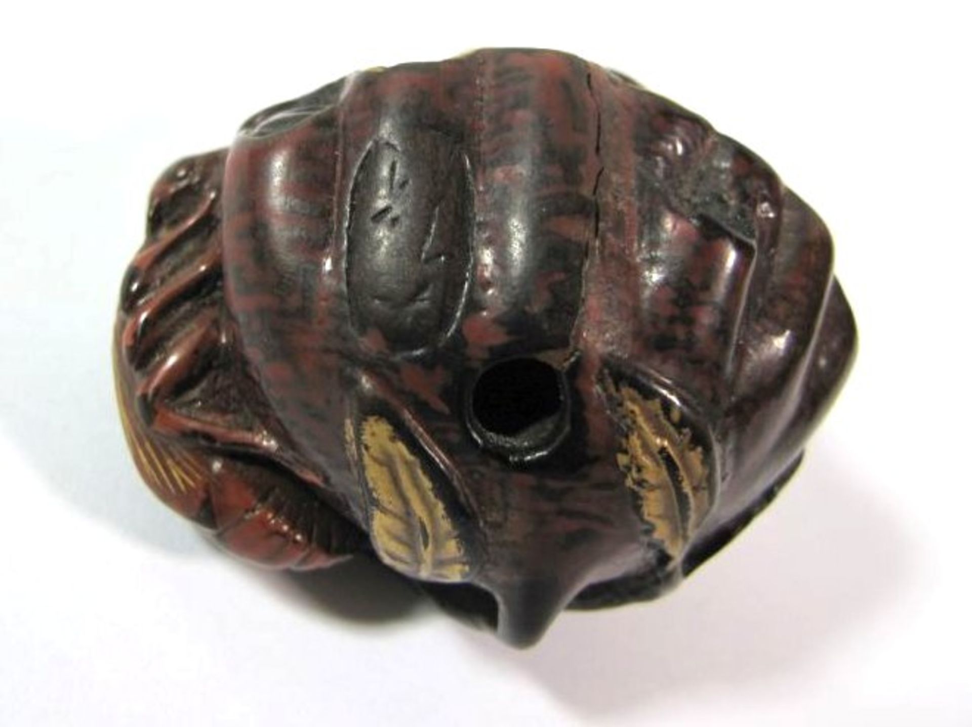 Netsuke, Japan, 19. Jhd., Wespen auf Waben, signiert, teilw. Goldzier, H-4cm. - Bild 5 aus 5