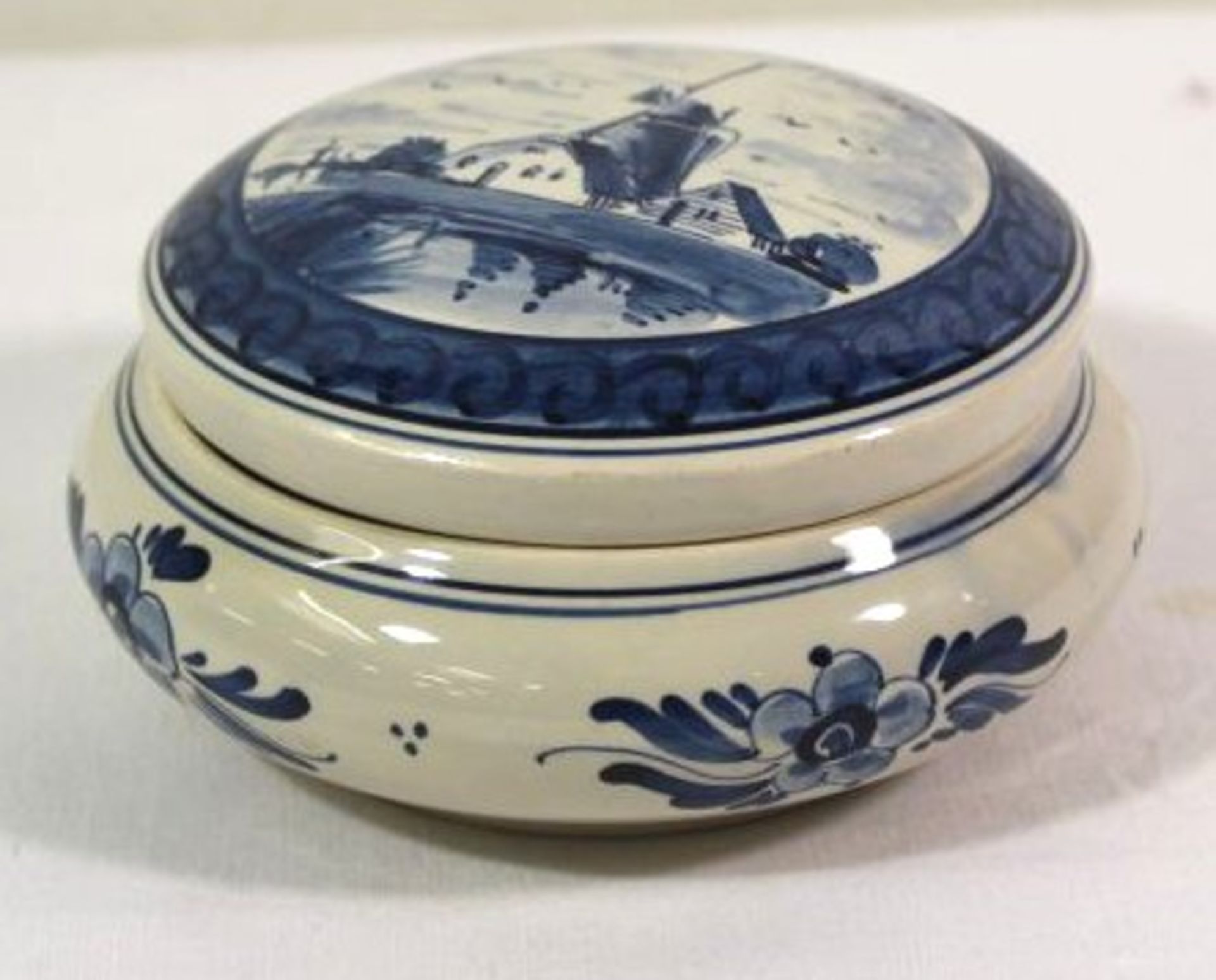 runde Dose, Delft, Blaumalerei, H-6,5cm D-13,5cm.