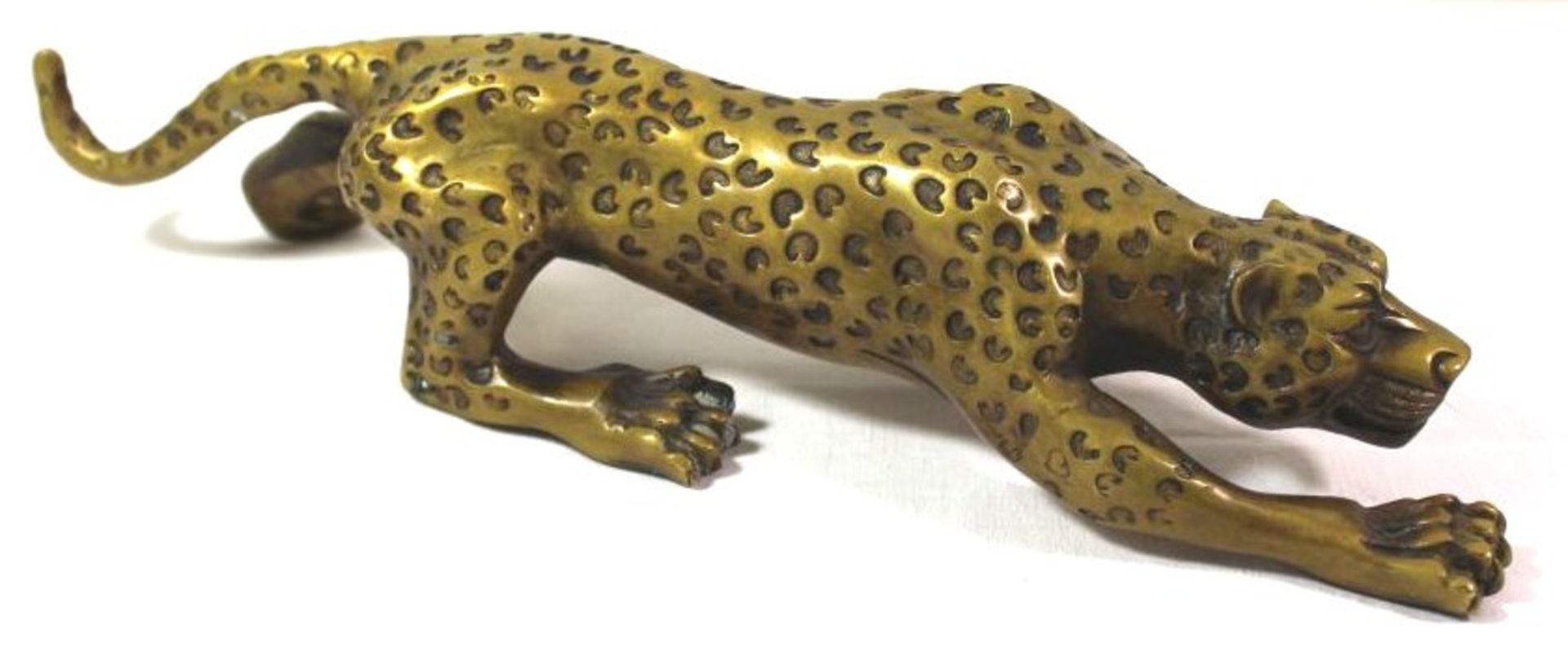 Schleichender Leopard, Bronze, unsigniert, H-7,5cm L-36cm. - Bild 2 aus 2