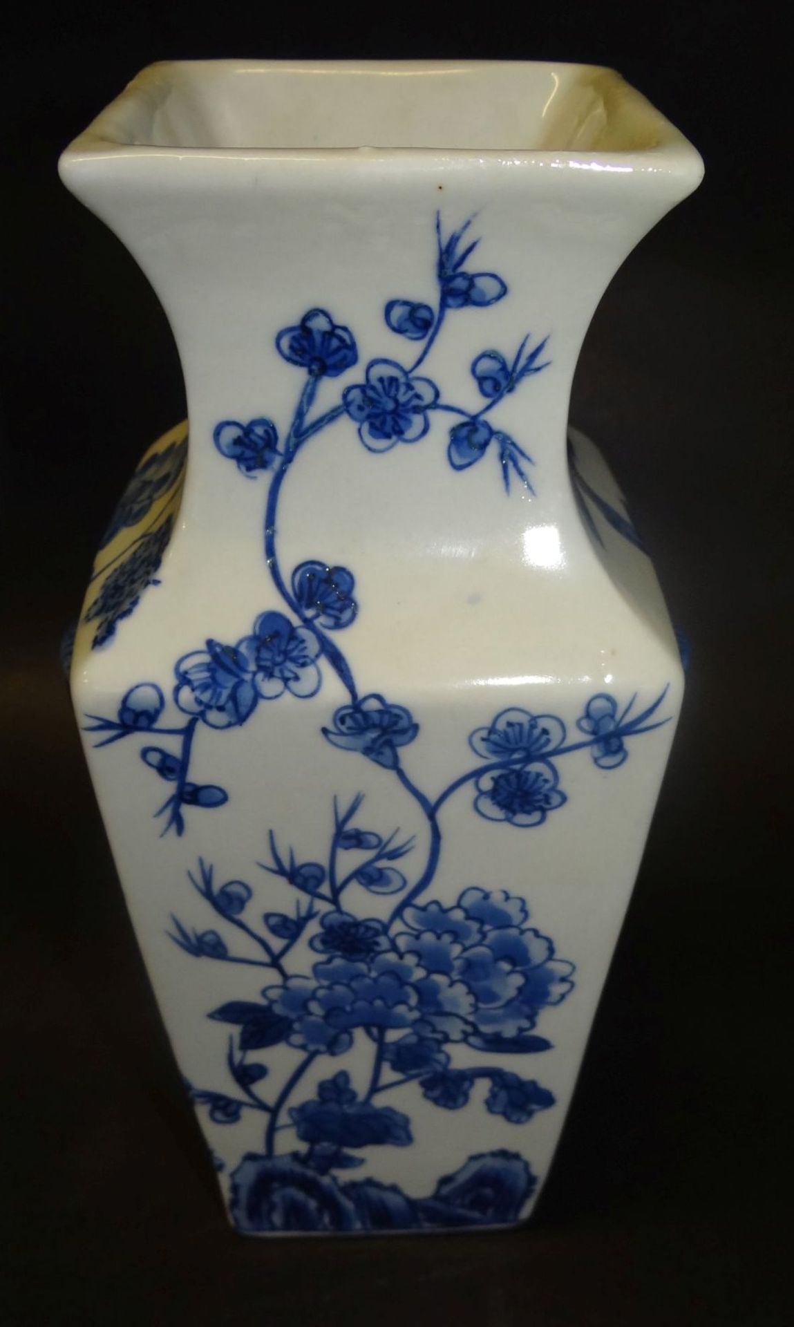China-Vase mit Blaumalerei, in Boden gemarkt, H-22 cm - Bild 4 aus 7