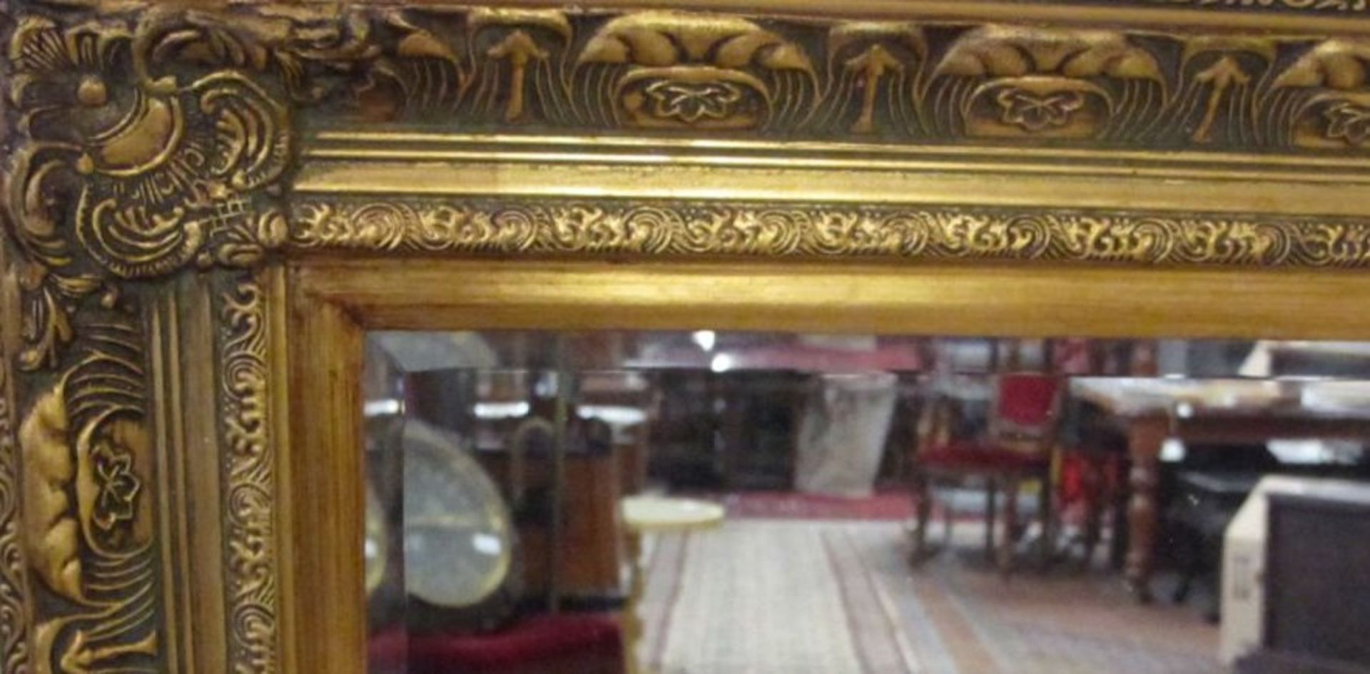 Spiegel in Goldrahmen, neuzeitl., 73 x 83cm. - Bild 2 aus 3