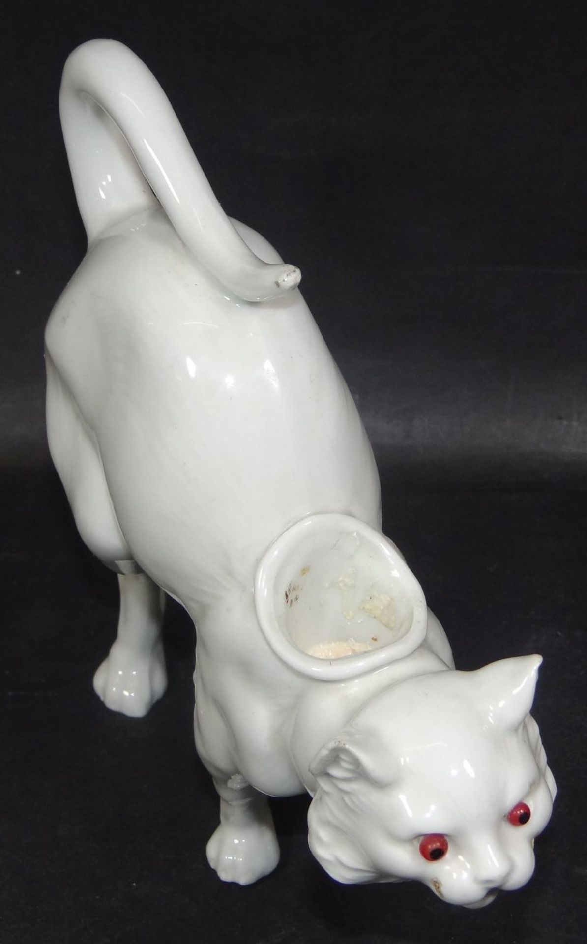 Katze mit Buckel als Kerzenhalter,Glasaugen, Schnurbarthaare fehlen, H-17 cm - Bild 5 aus 5