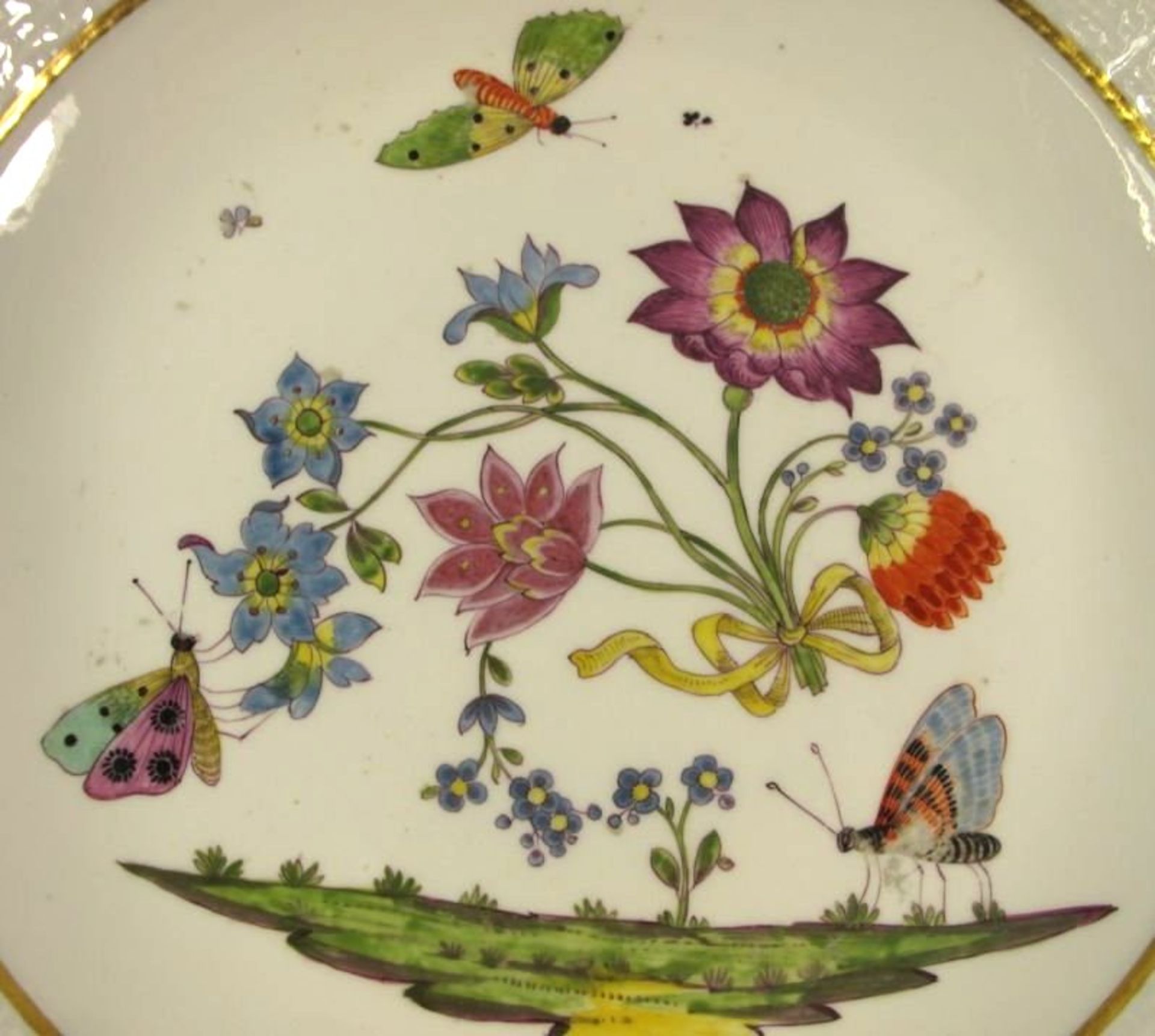 Schale, Meissen, Schwertermarke, um 1745, I. Wahl, Reliefdekor "Altozier", polychrome Malerei, - Bild 2 aus 4