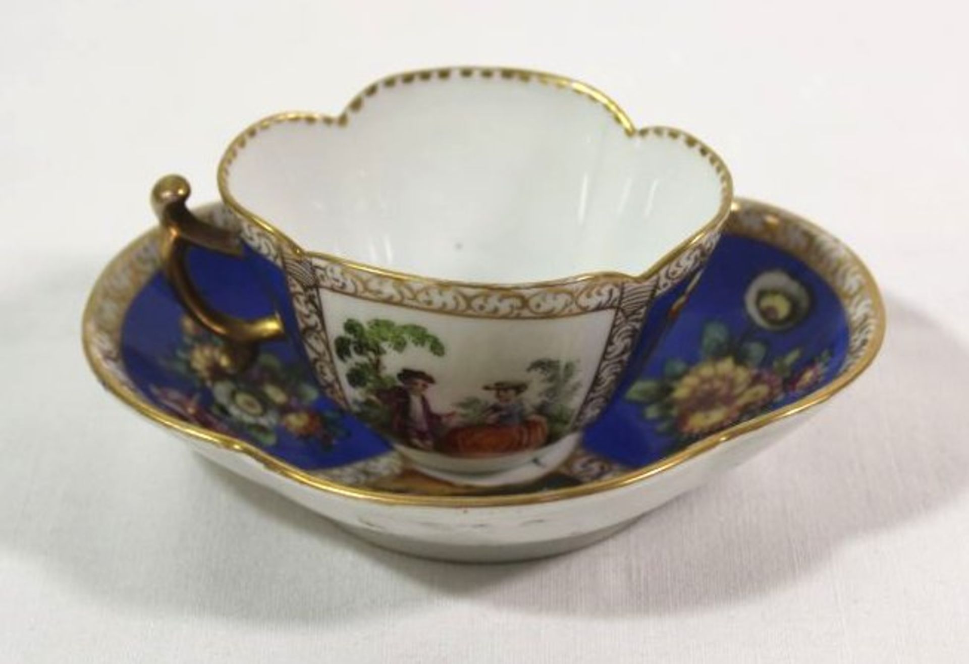 Mocca-Tasse mit U.T., gemarkt "R" ?, Malerei Helena Wolfson, um 1900, 1x Altriss, H-4,5cm.