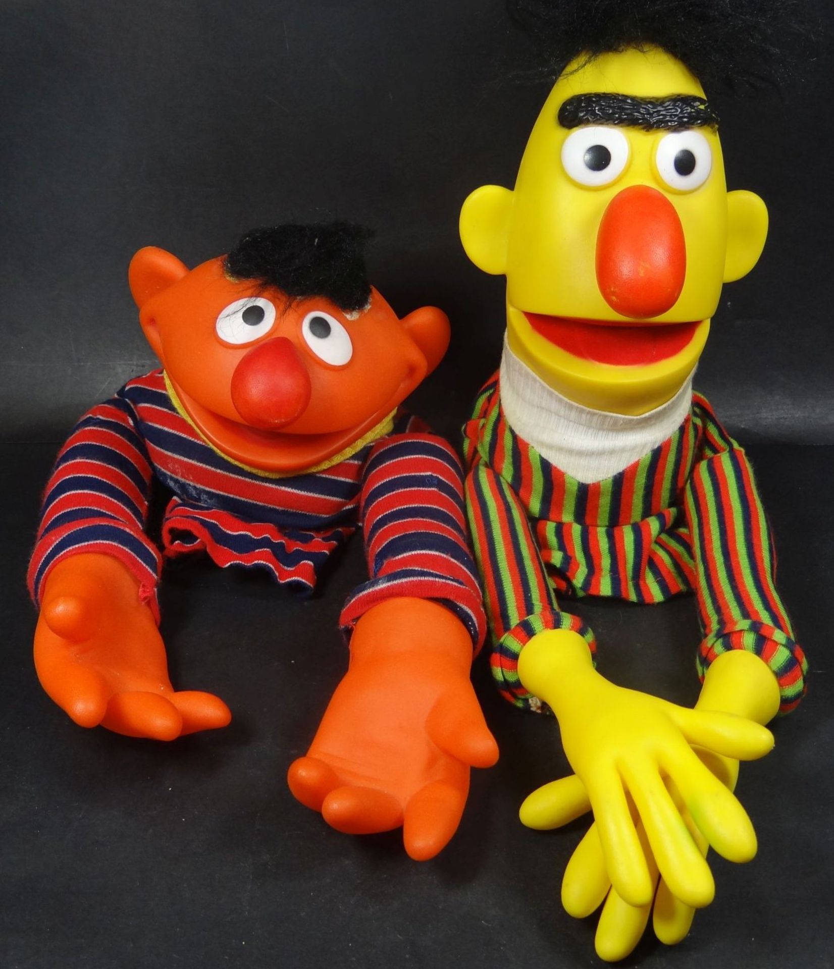 2 Handpuppen, Ernie und Bert, kunststoff, L-20 cm ohne Kleidung