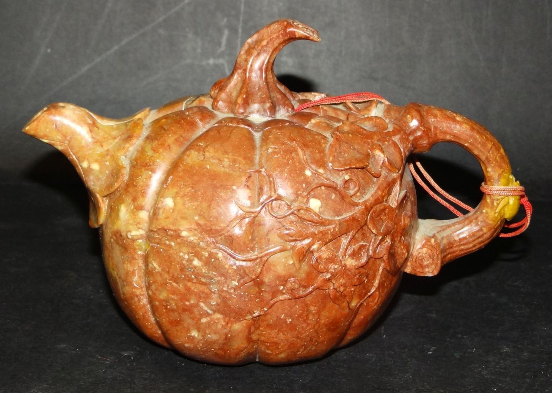 kl. Tee-Portionskanne aus Speckstein, Kürbisform, H-10 cm, ält - Bild 3 aus 6