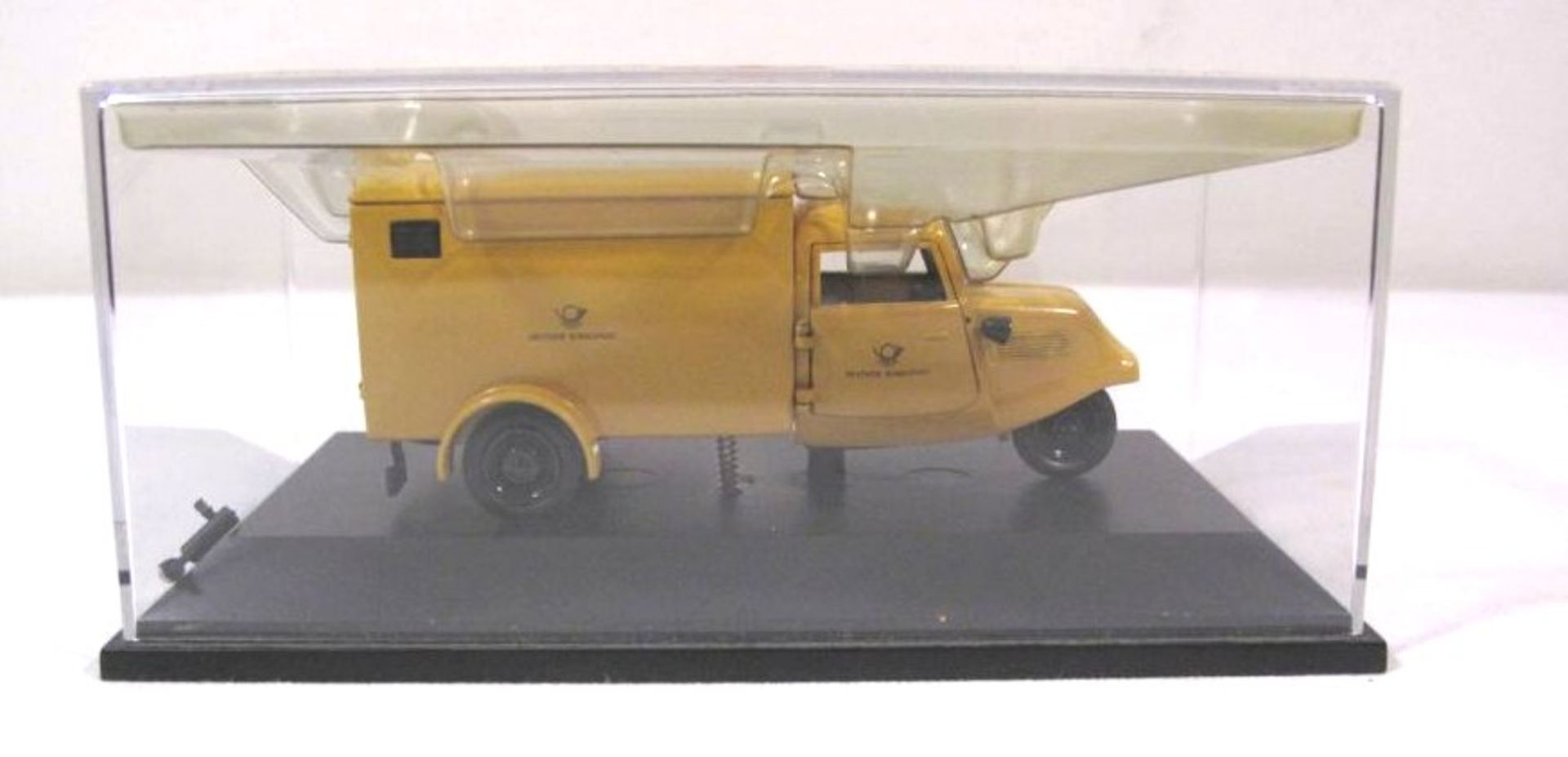 Schuco-Modell in Display "Threewheeler Box Van ", kl. Teil lose in Display. - Bild 4 aus 4
