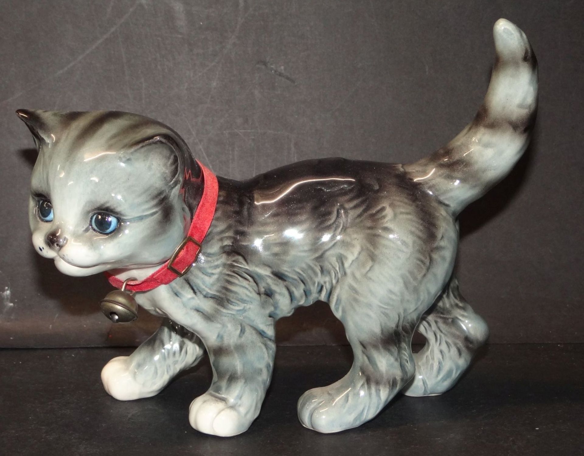 grosse Hauskatze "Goebel" Nr. 31 024, H-14 cm, L-16 cm