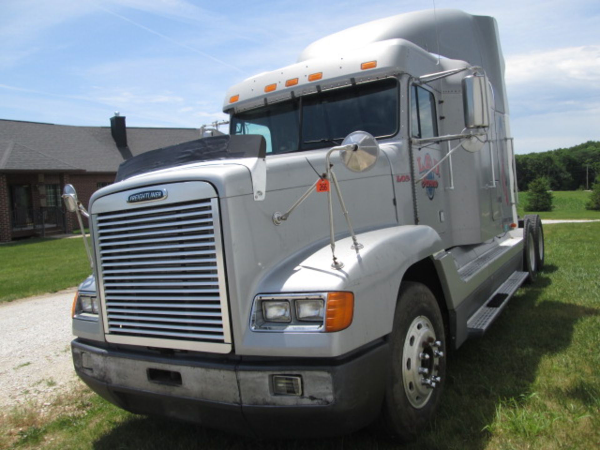 1999 Freightliner FLD 120