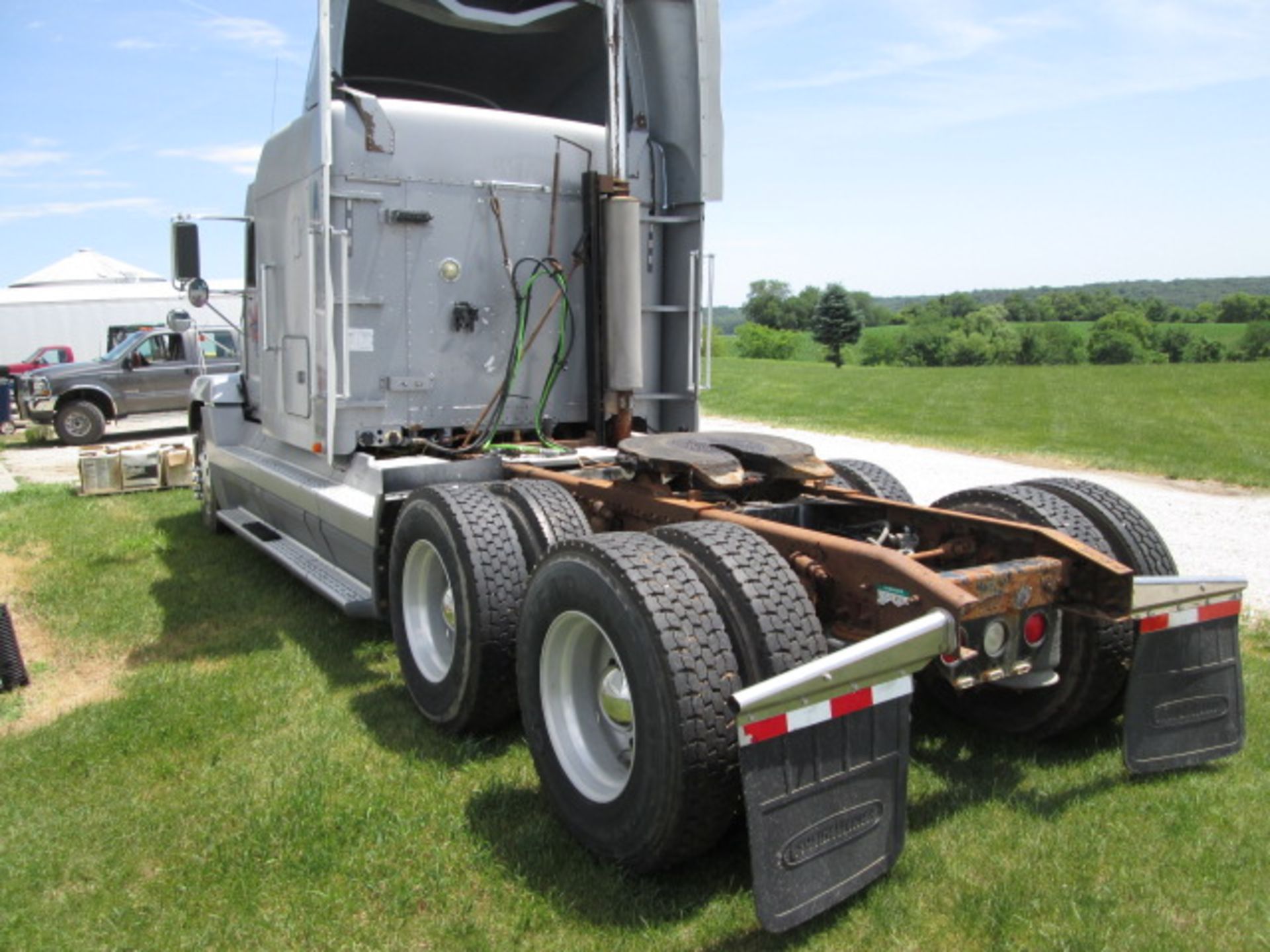 1999 Freightliner FLD 120 - Image 4 of 13