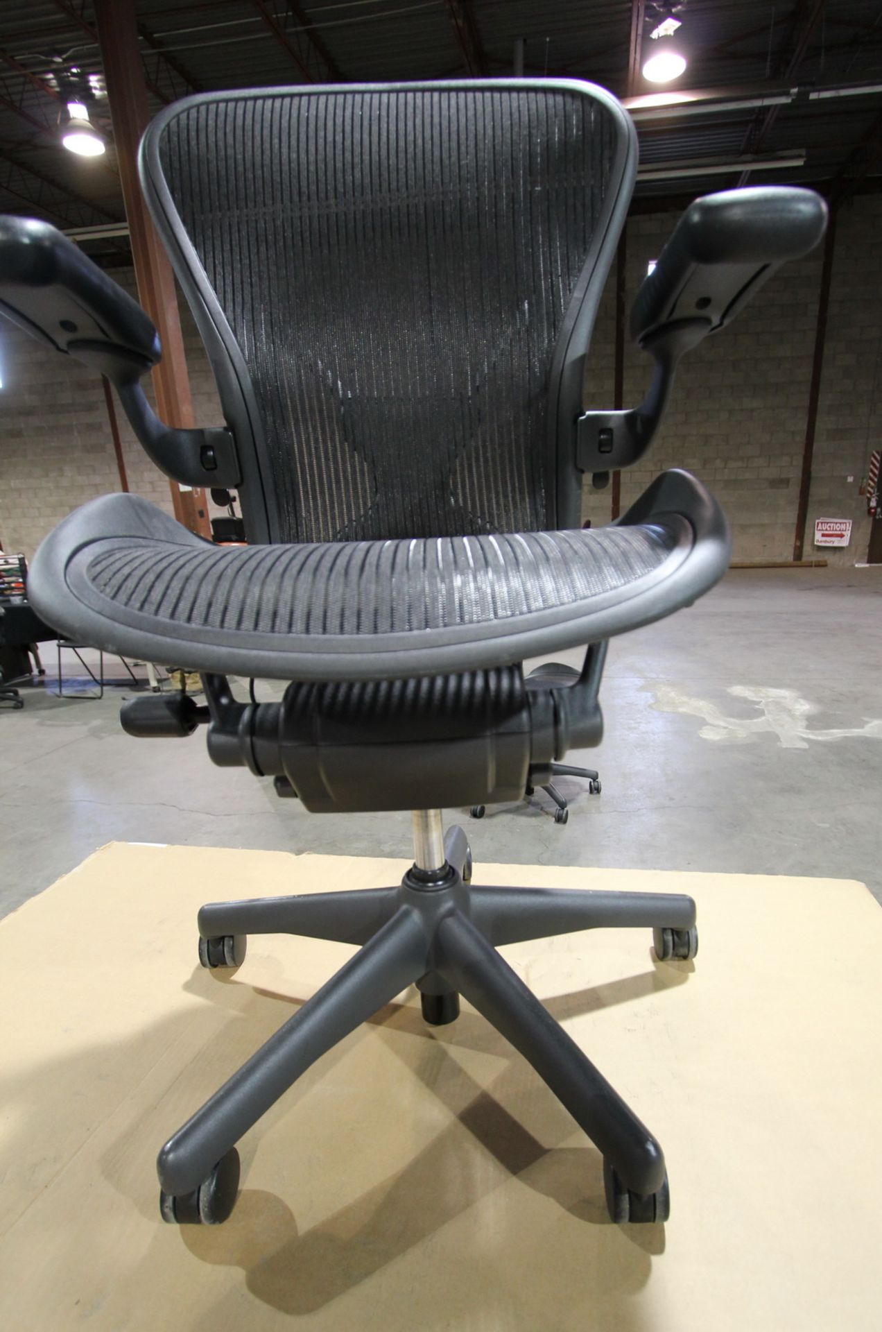 HERMAN MILLER AERON EXECUTIVE ARM CHAIR ON CASTORS